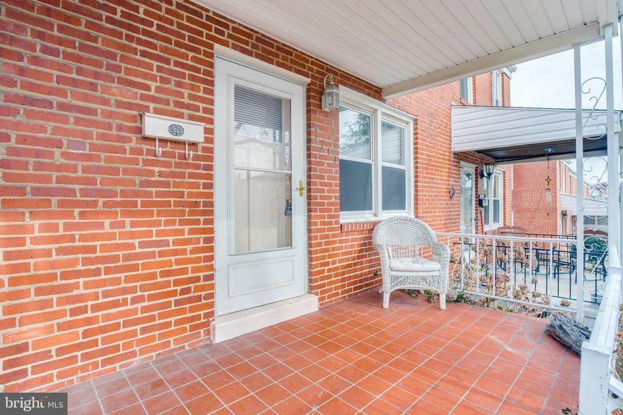 TOTALLY MOVE RIGHT IN!!!   FRESHLY PAINTED.   NEWLY REFINISHED HARDWOOD FLOORS.   UPDATED KITCHEN WITH CHERRY CABINETS.  OPENS TO DINING ROOM WITH GRANITE COUNTER TOP.  DINING ROOM HAS TWO BUILT-IN CORNER CABINETS.  OFF THE KITCHEN IS A PORCH.  LEADS TO GREAT FENCED IN YARD.  APPLIANCES UPDATED.  CEILING FANS IN ALL THE ROOMS.  FINISHED LOWER LEVEL.  CLOSE TO 95 WAITING FOR ITS NEW OWNER