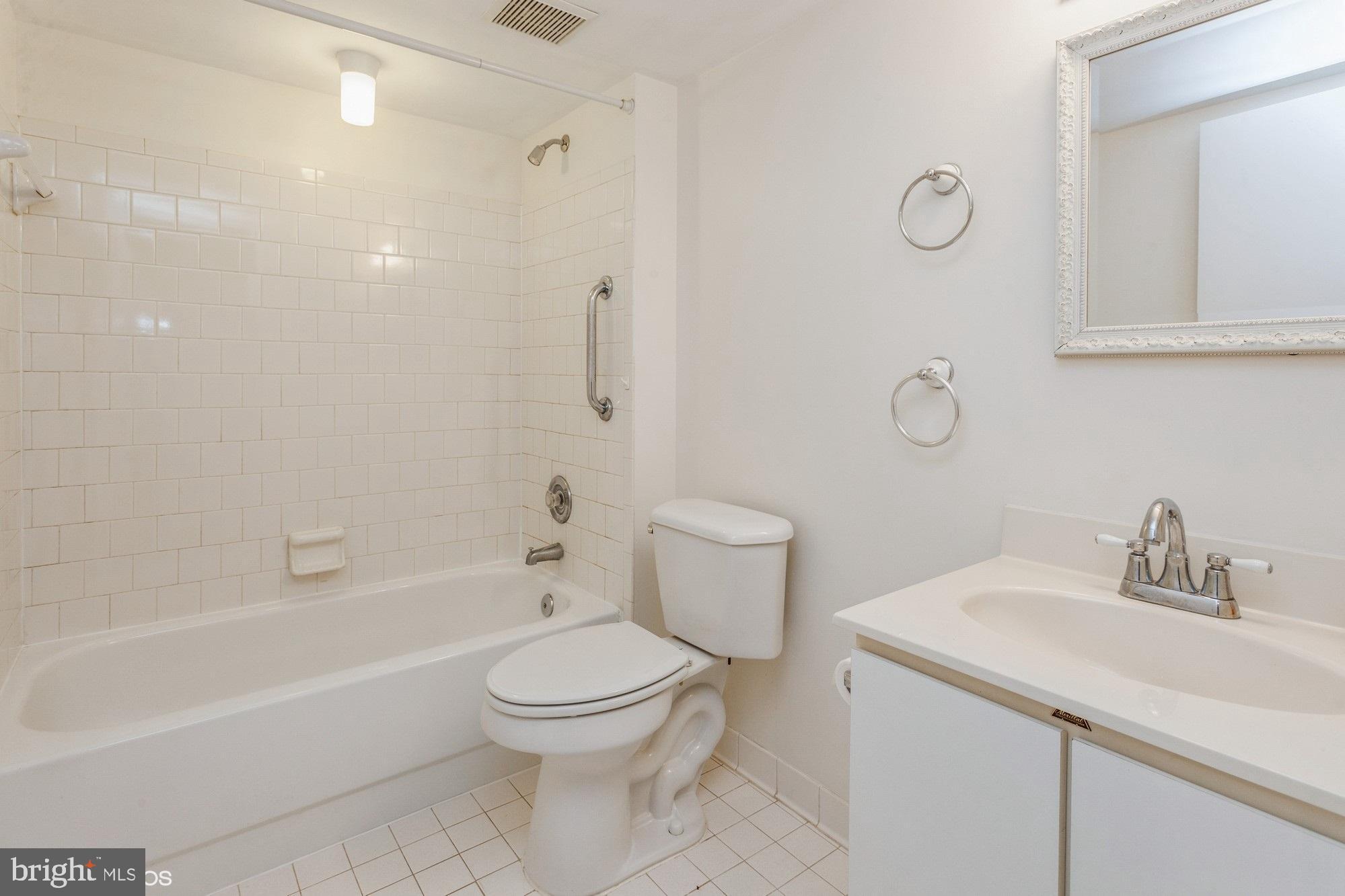 STAPLETON COURT GARDEN - Residential