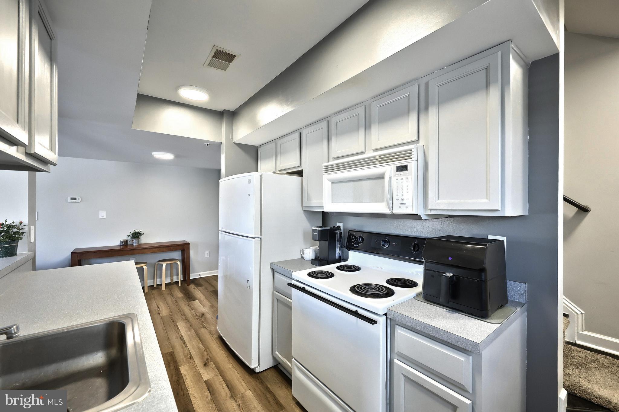 ALTAMONT GARDENS - Residential