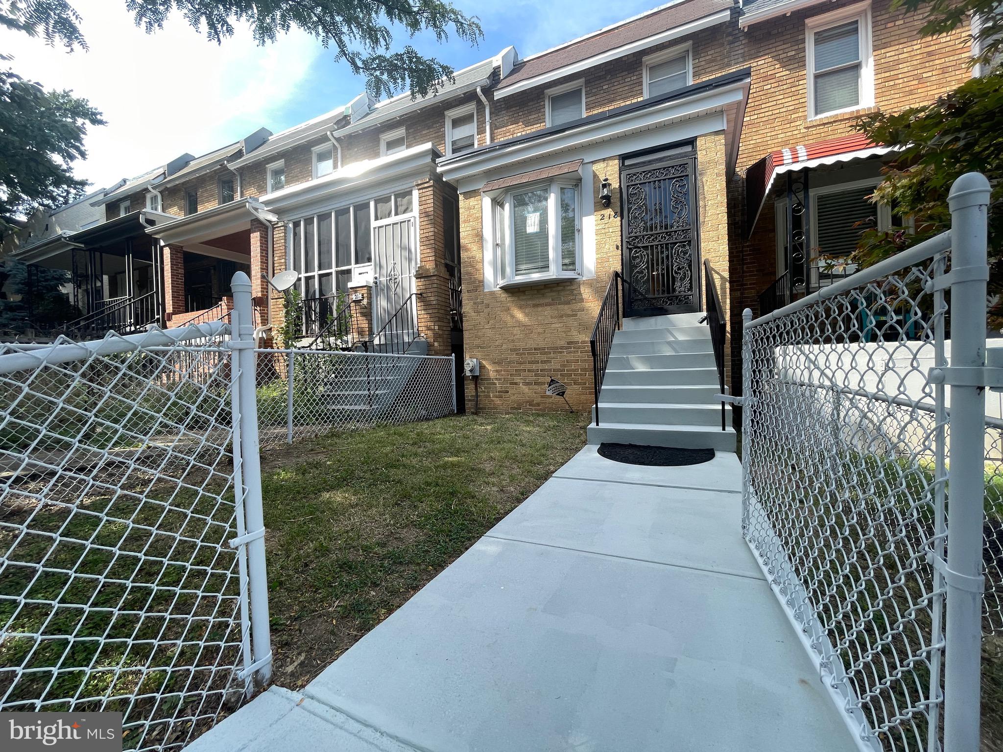 218 BRYANT STREET NE