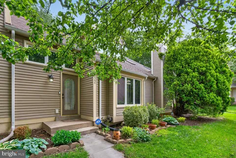 12564 Garland Tree Court, Fairfax, VA MLS: VAFX2312138