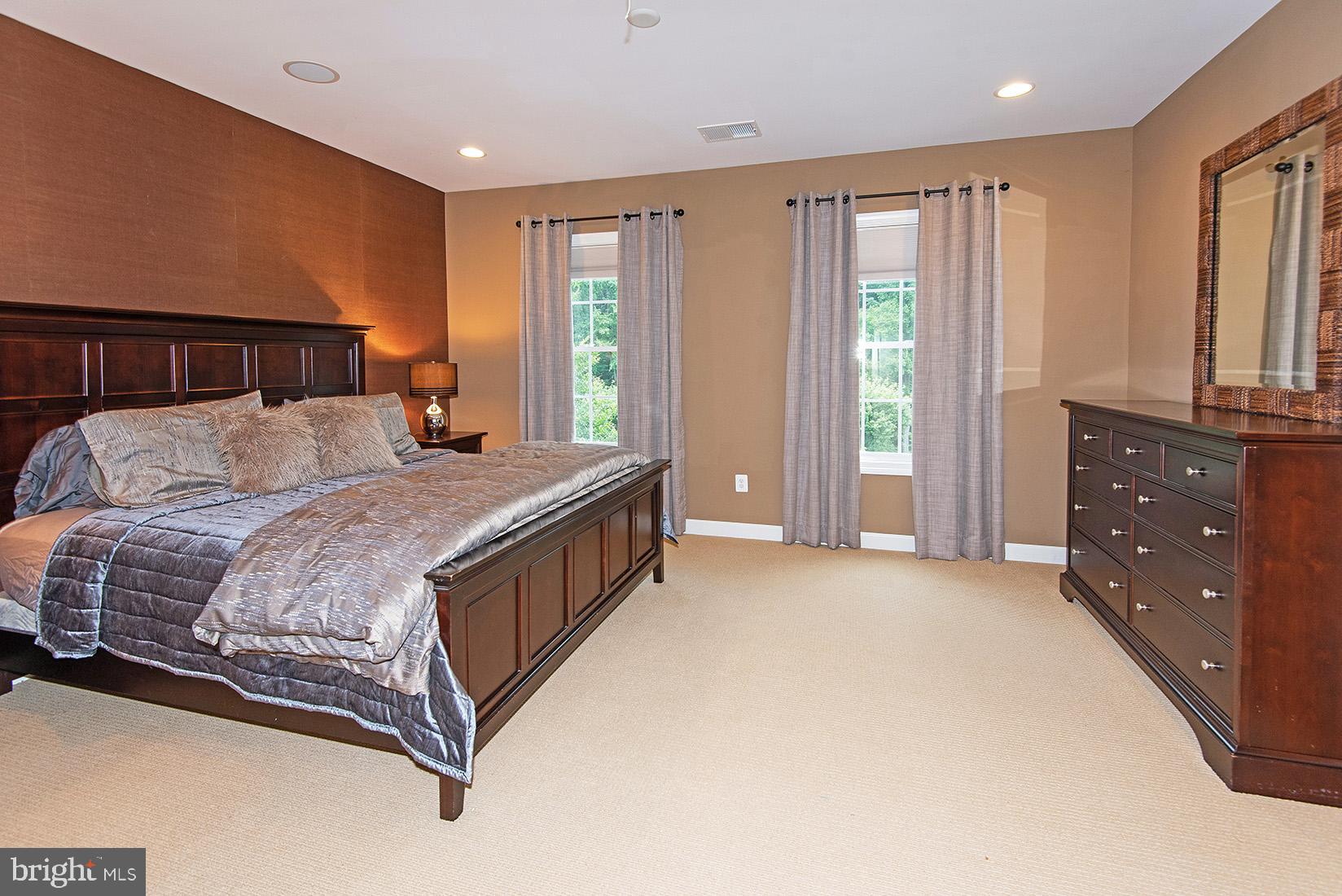 RIVERWOOD - Residential