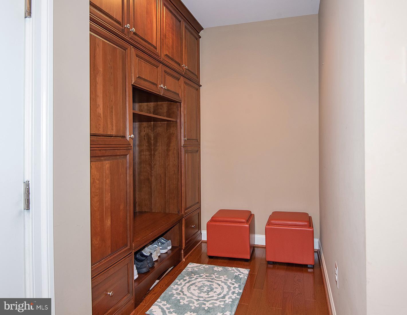 RIVERWOOD - Residential