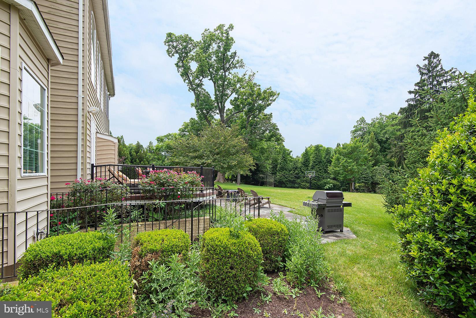 RIVERWOOD - Residential