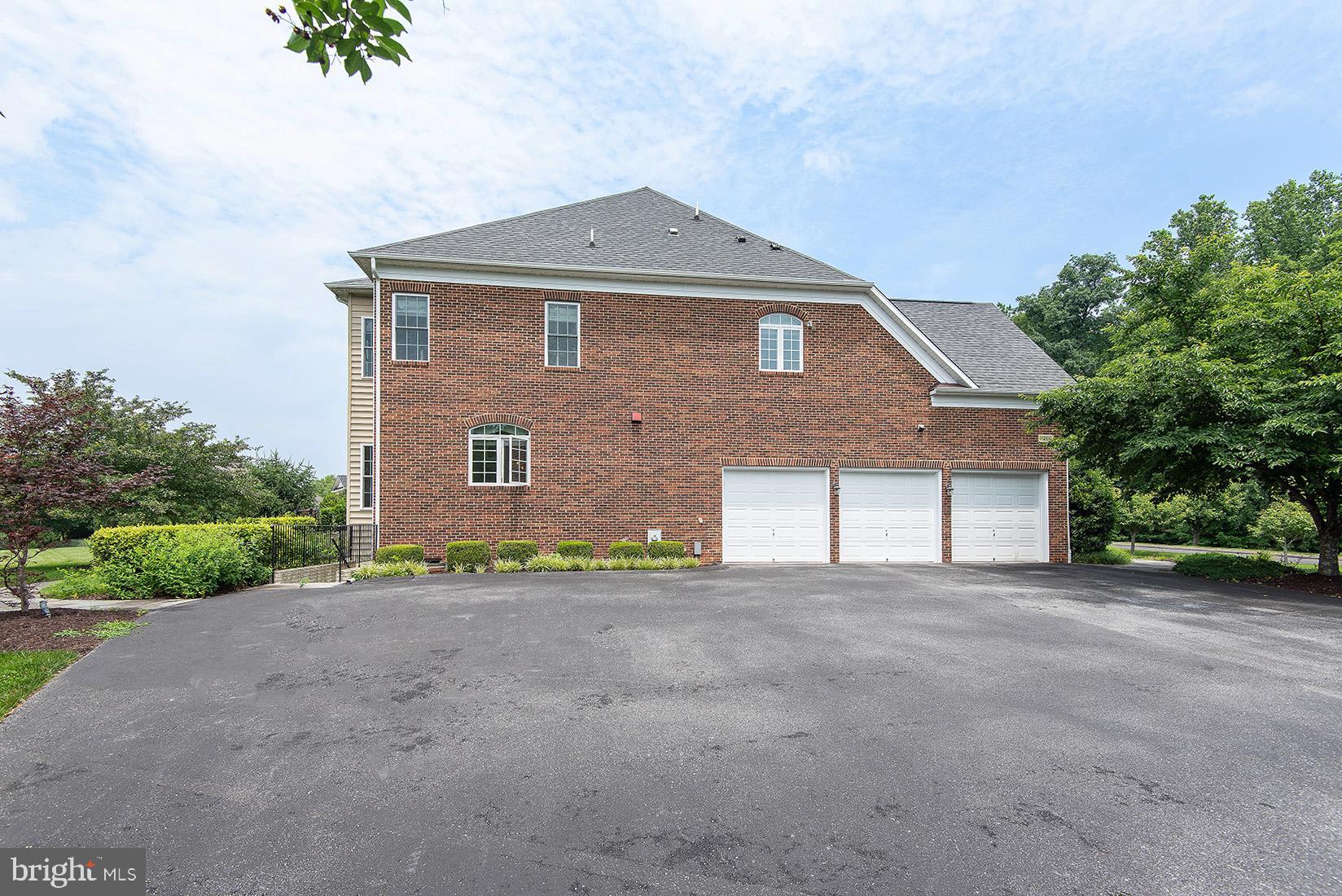 RIVERWOOD - Residential