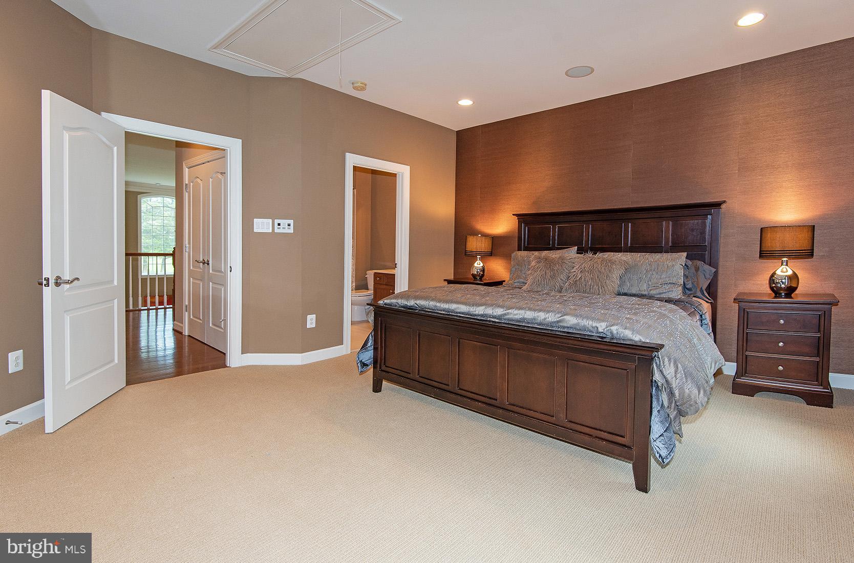 RIVERWOOD - Residential