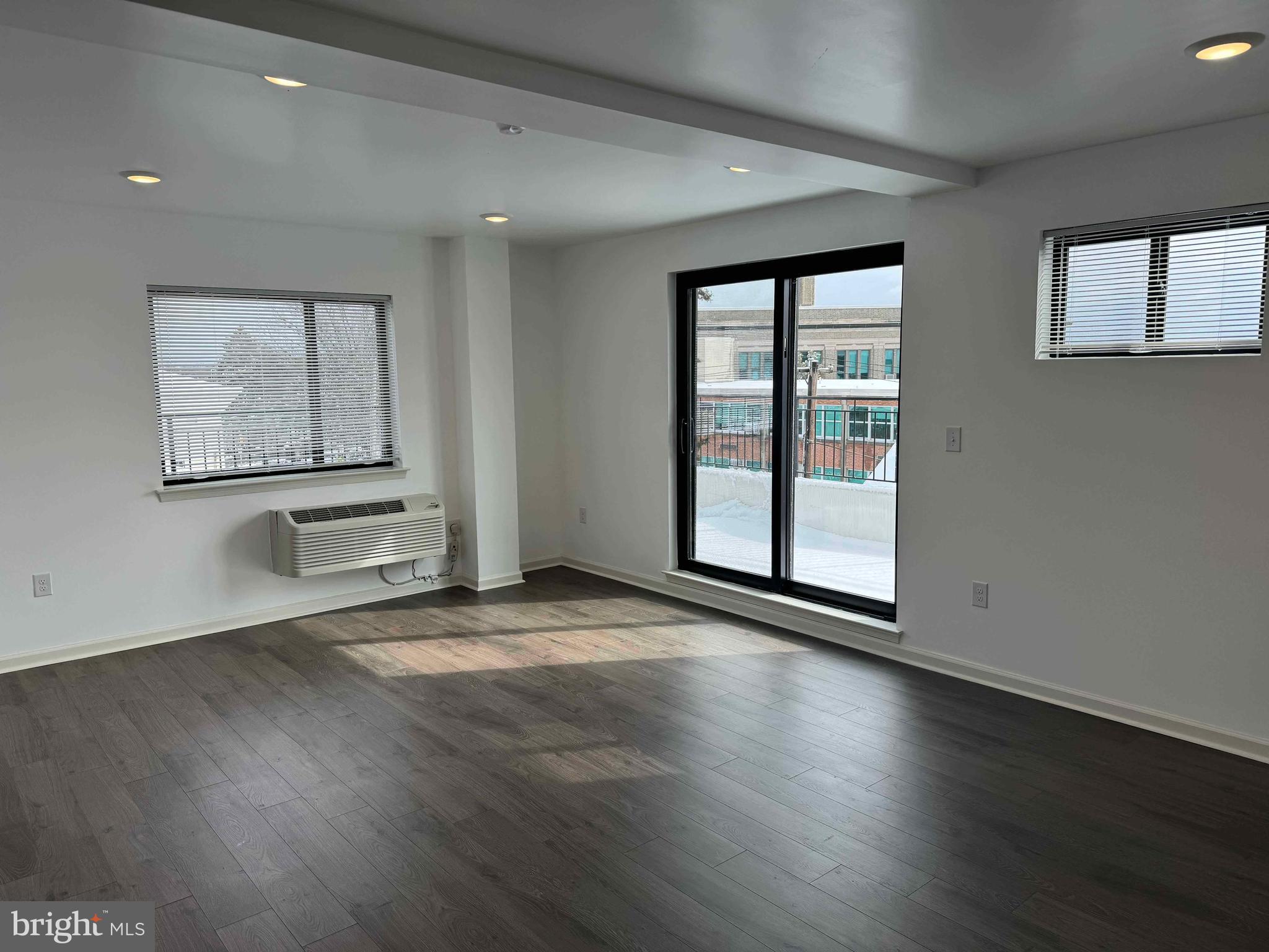 ROXBOROUGH - Residential Lease