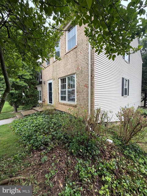 Photo of 14 Pennydog Court, SILVER SPRING, MD 20902 (MLS # MDMC2238010)