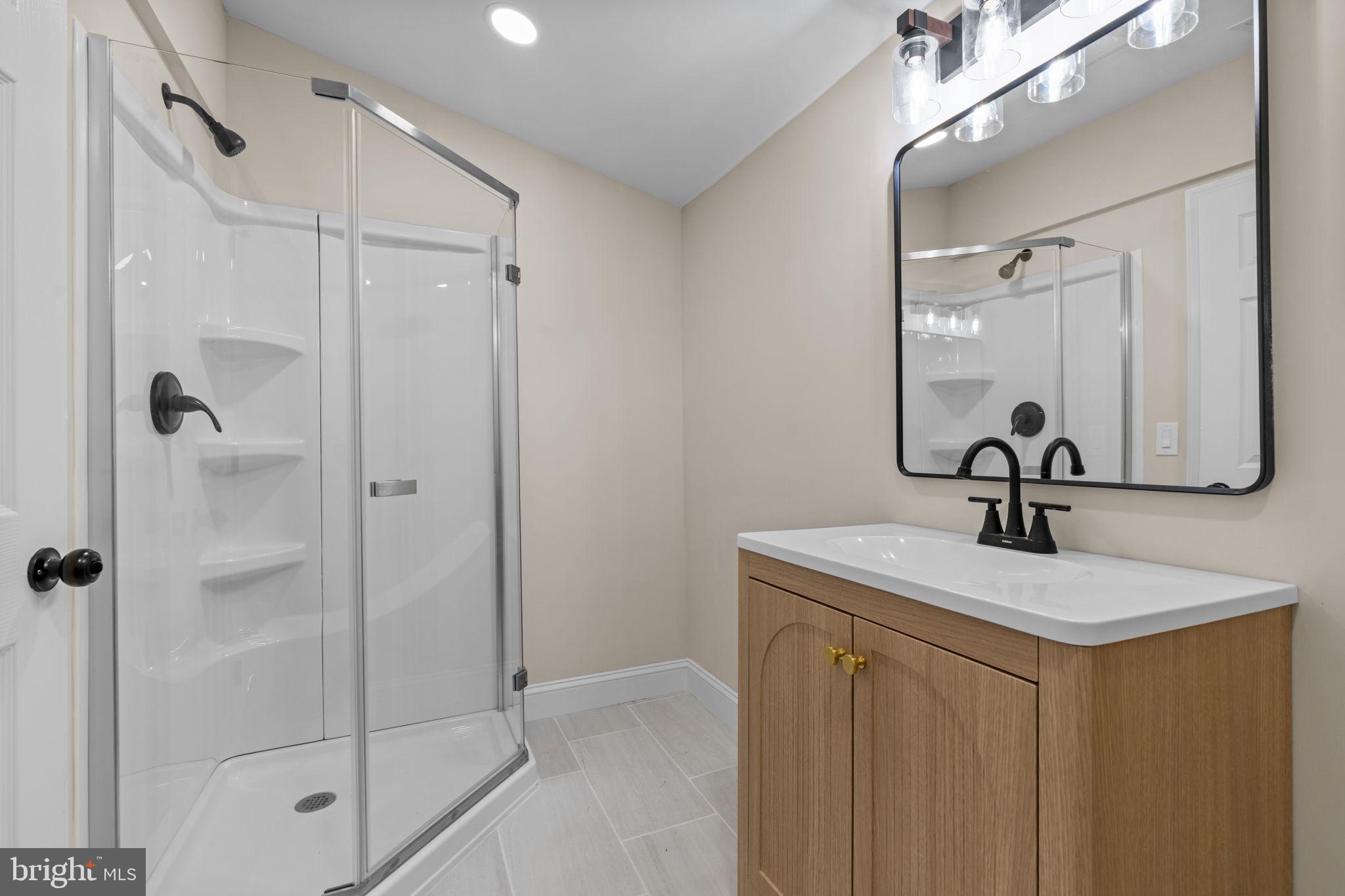 VERMILION HILL - Residential Lease