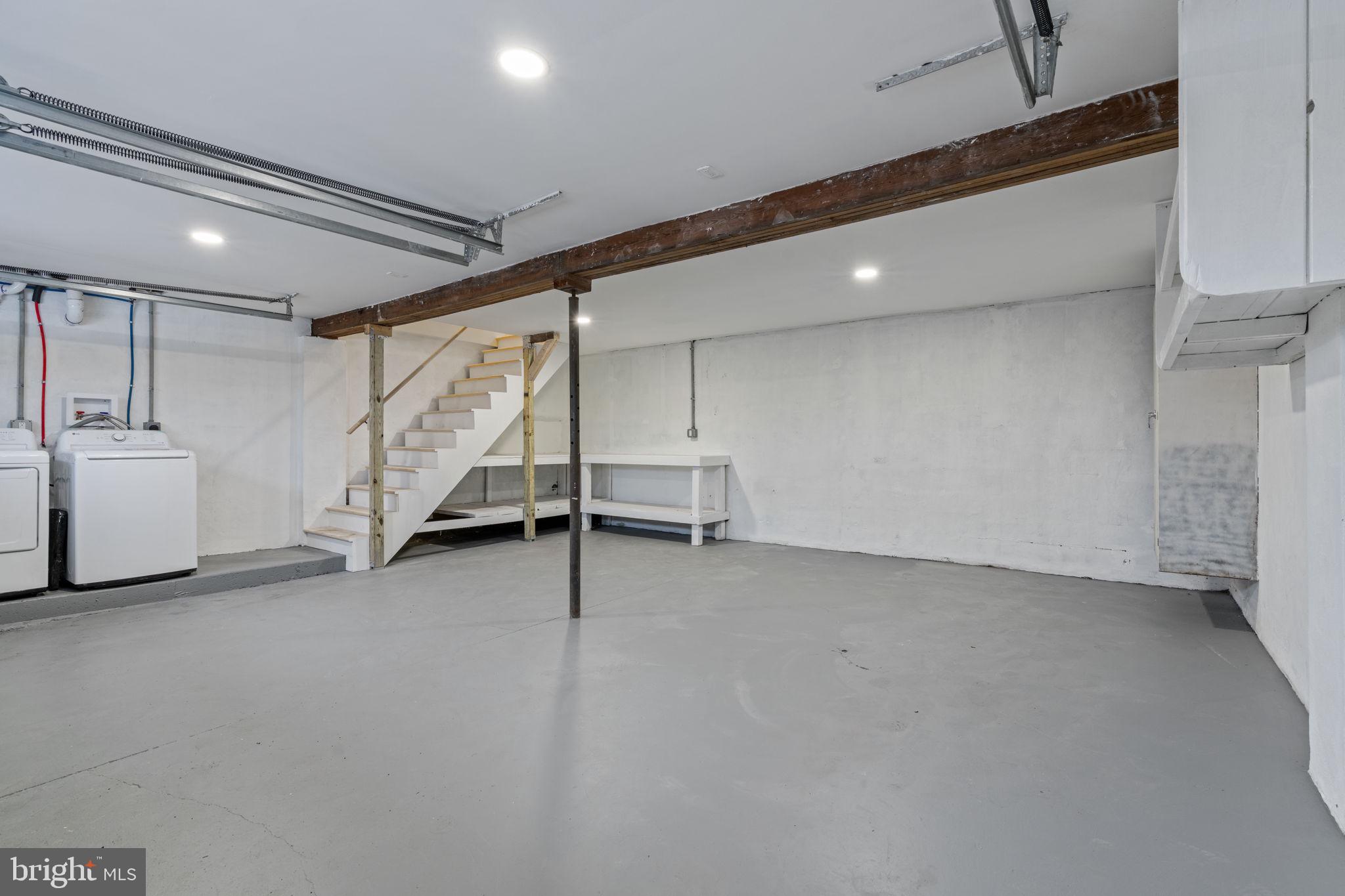 VERMILION HILL - Residential Lease