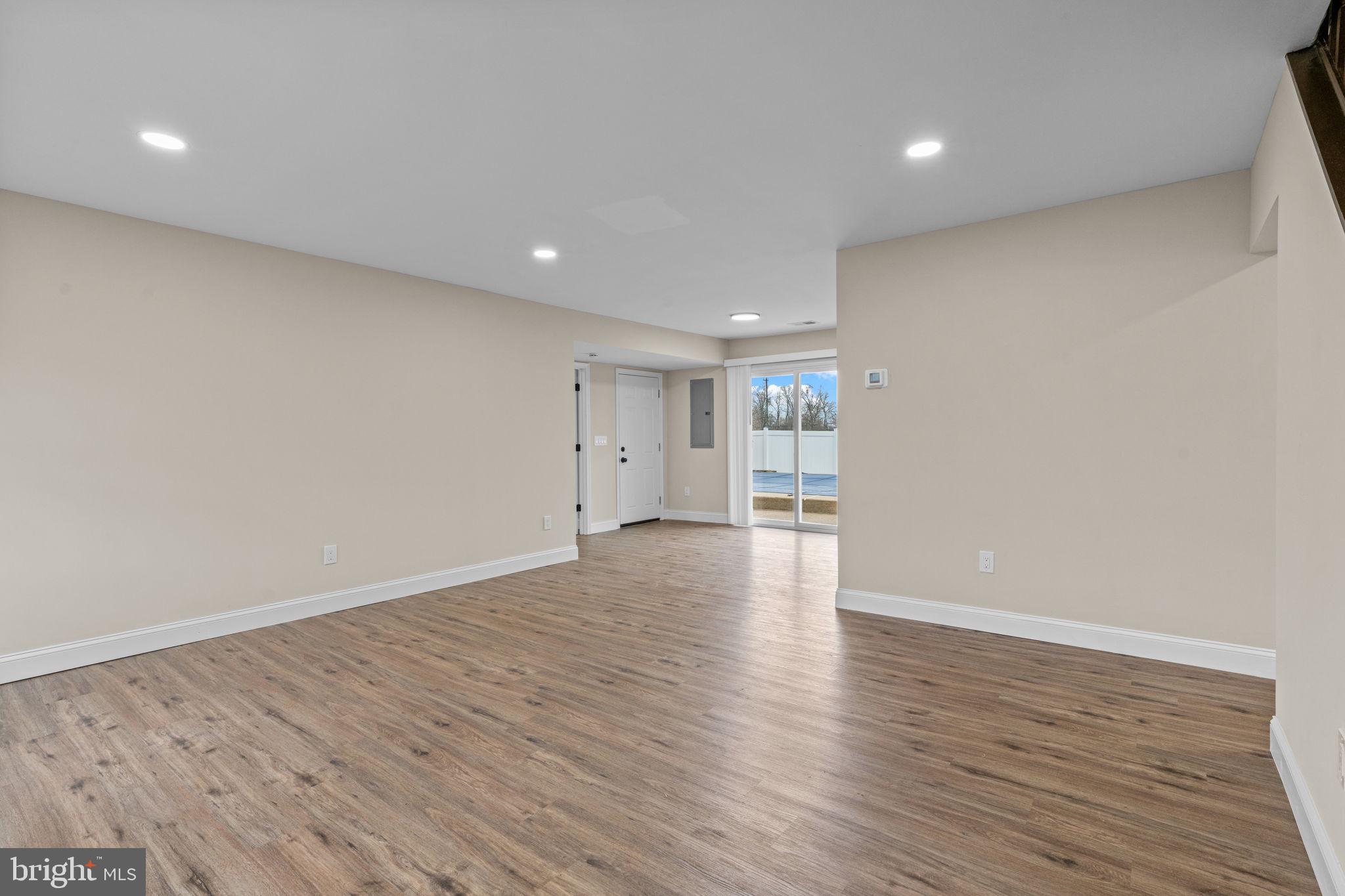 VERMILION HILL - Residential Lease