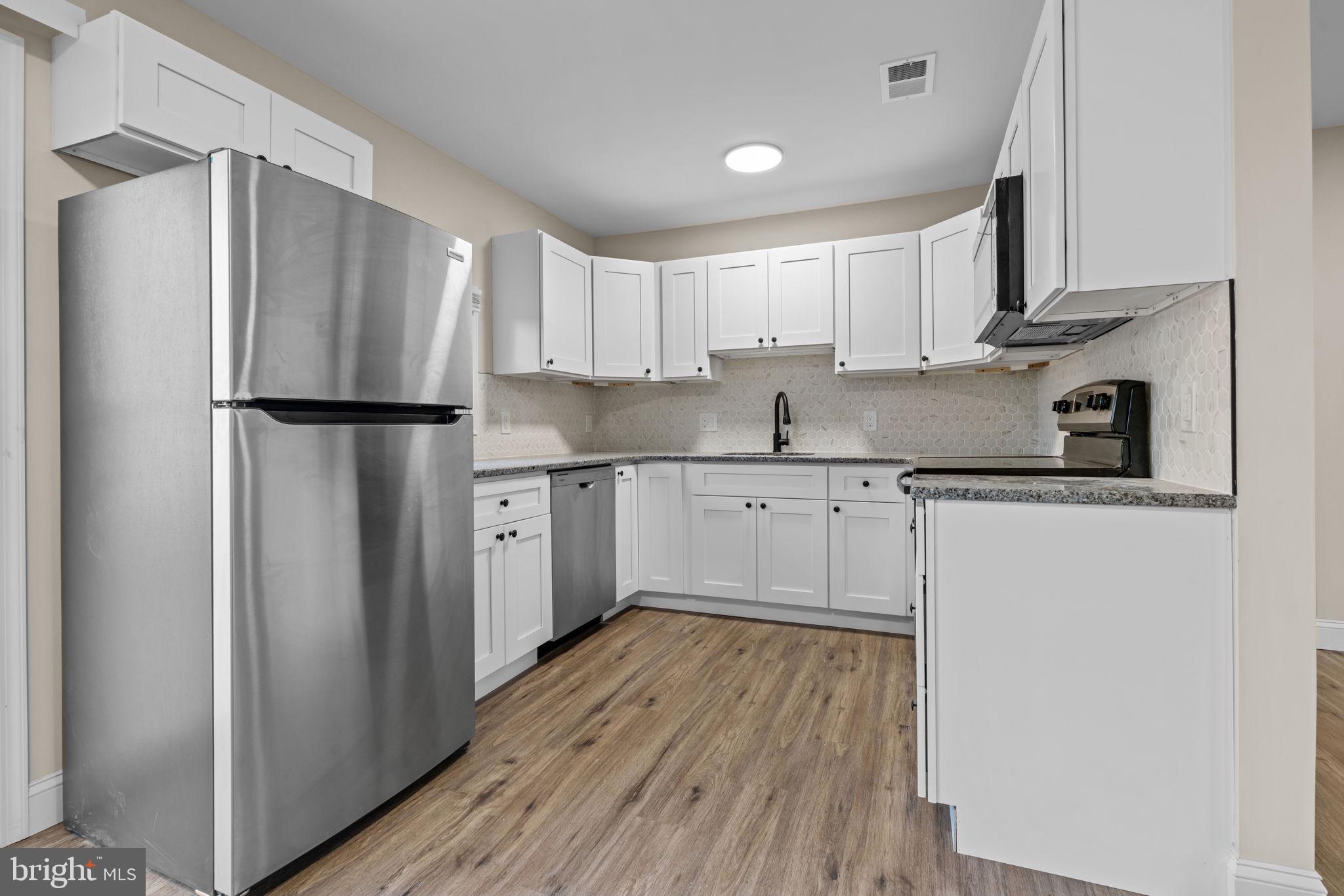 VERMILION HILL - Residential Lease