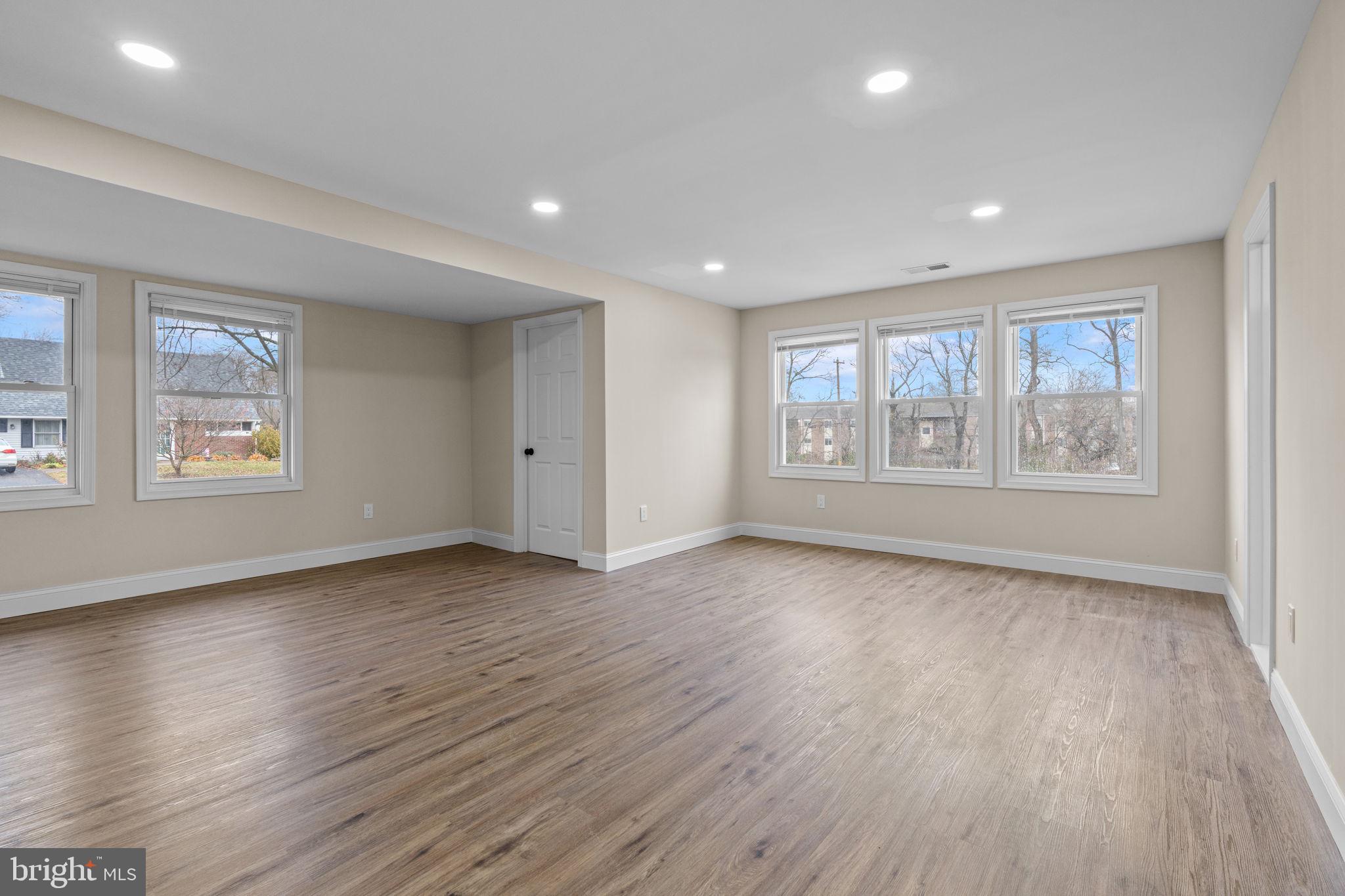 VERMILION HILL - Residential Lease