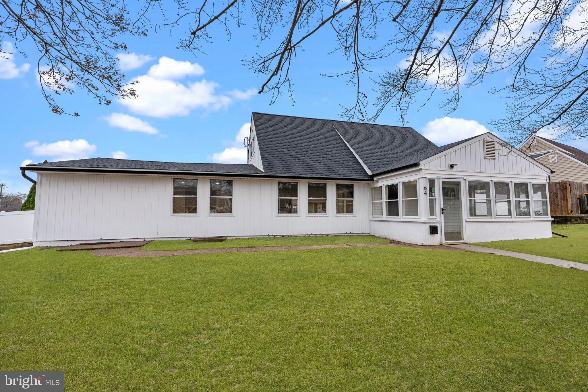 VERMILION HILL - Residential Lease