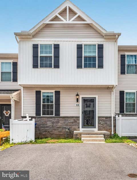 Townhouse For Rent - 109 Holstein Drive<br/> York County, HANOVER, PA 17331
