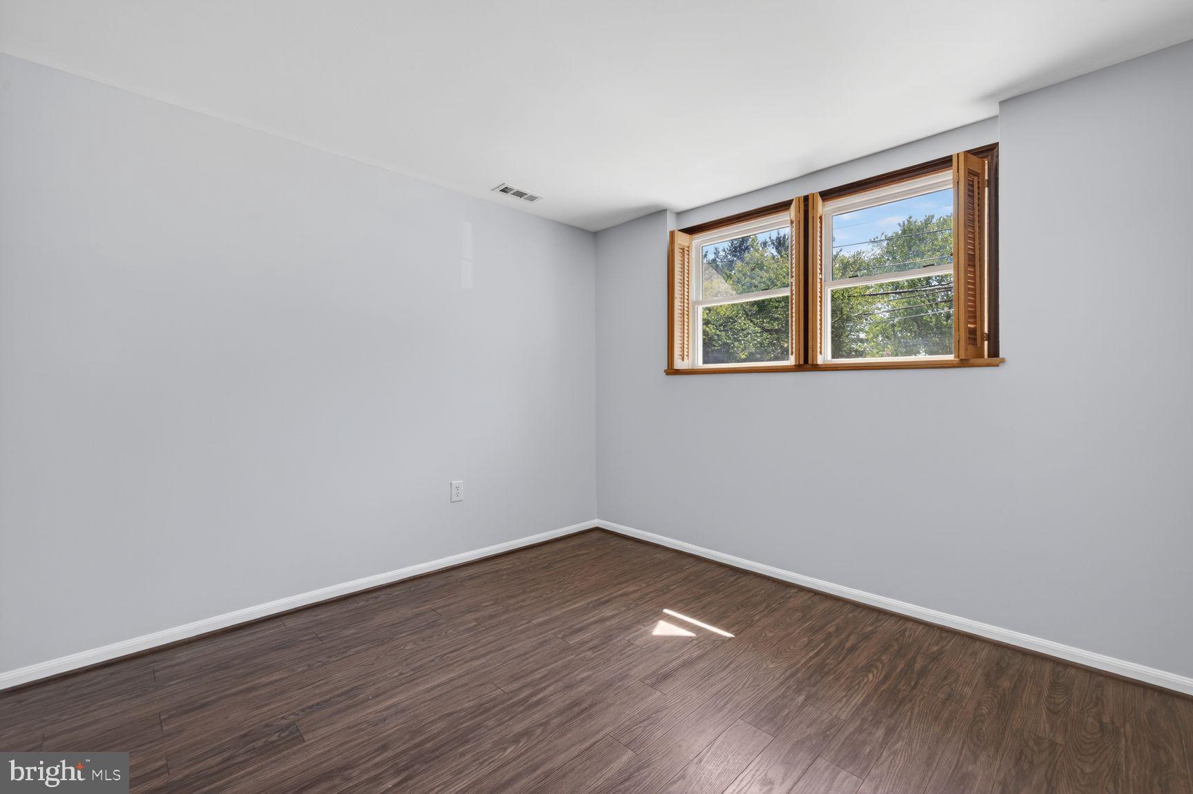DIAMOND COURTS - Residential