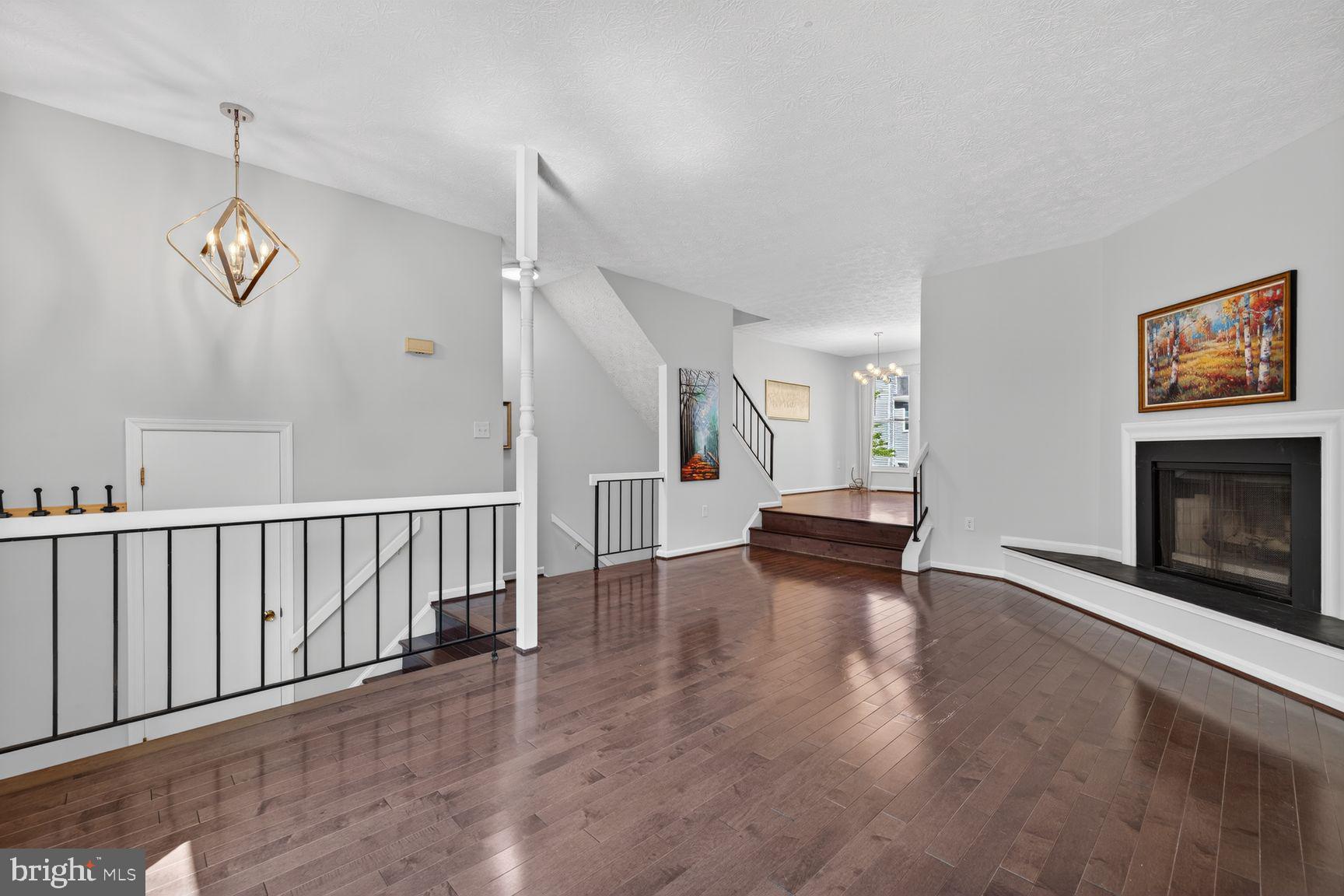 DIAMOND COURTS - Residential