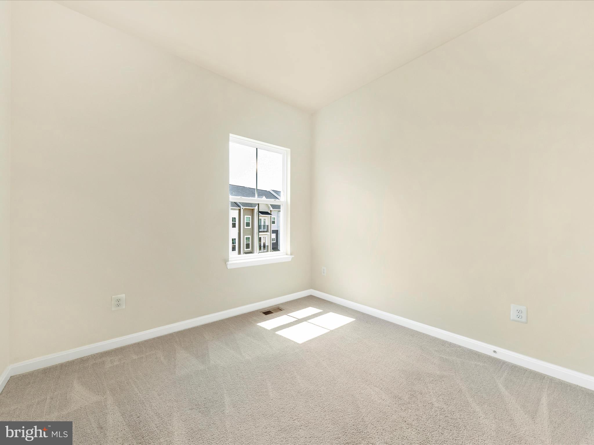 TOWNS AT MARKET COMMONS - Residential