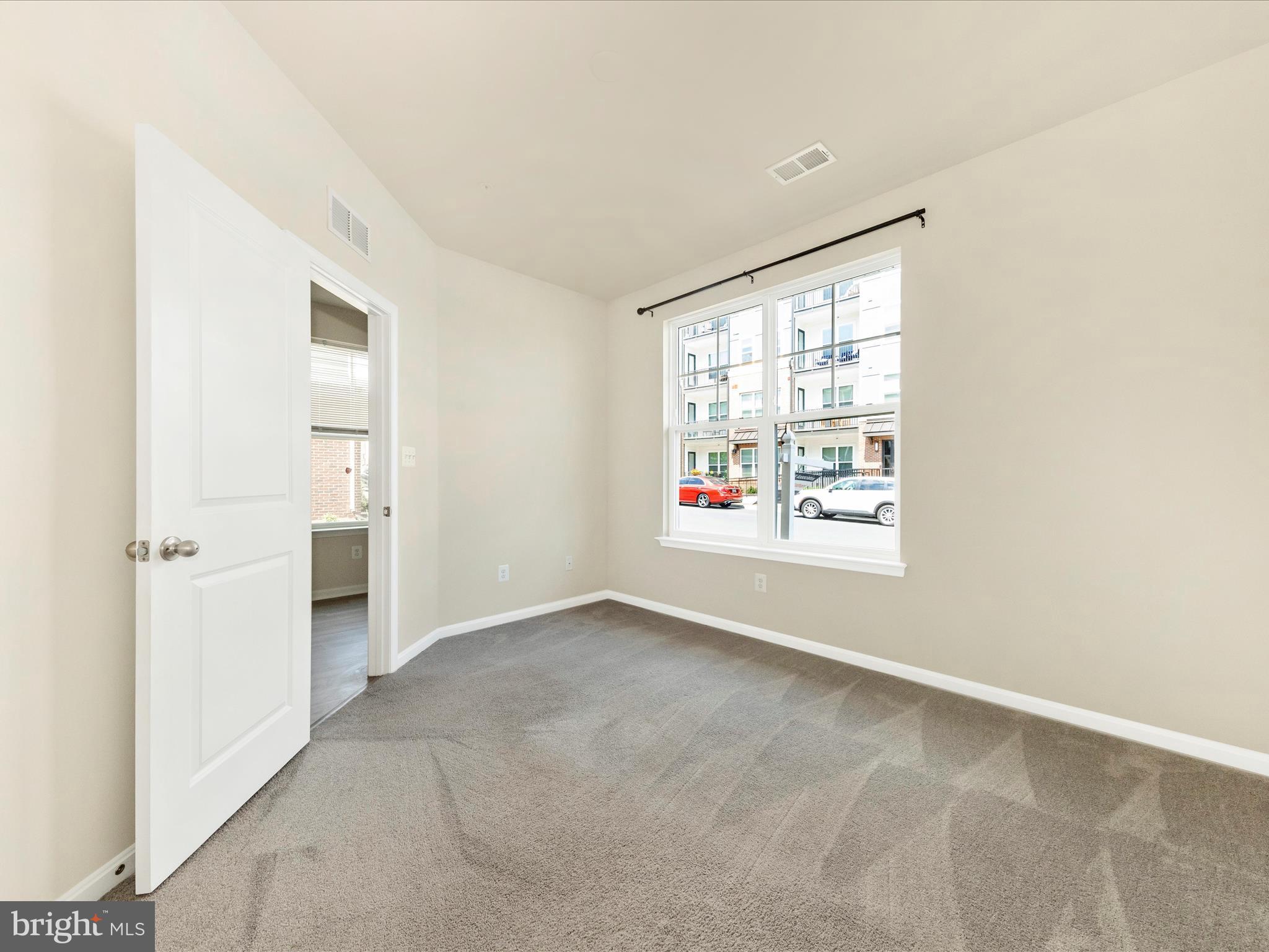 TOWNS AT MARKET COMMONS - Residential