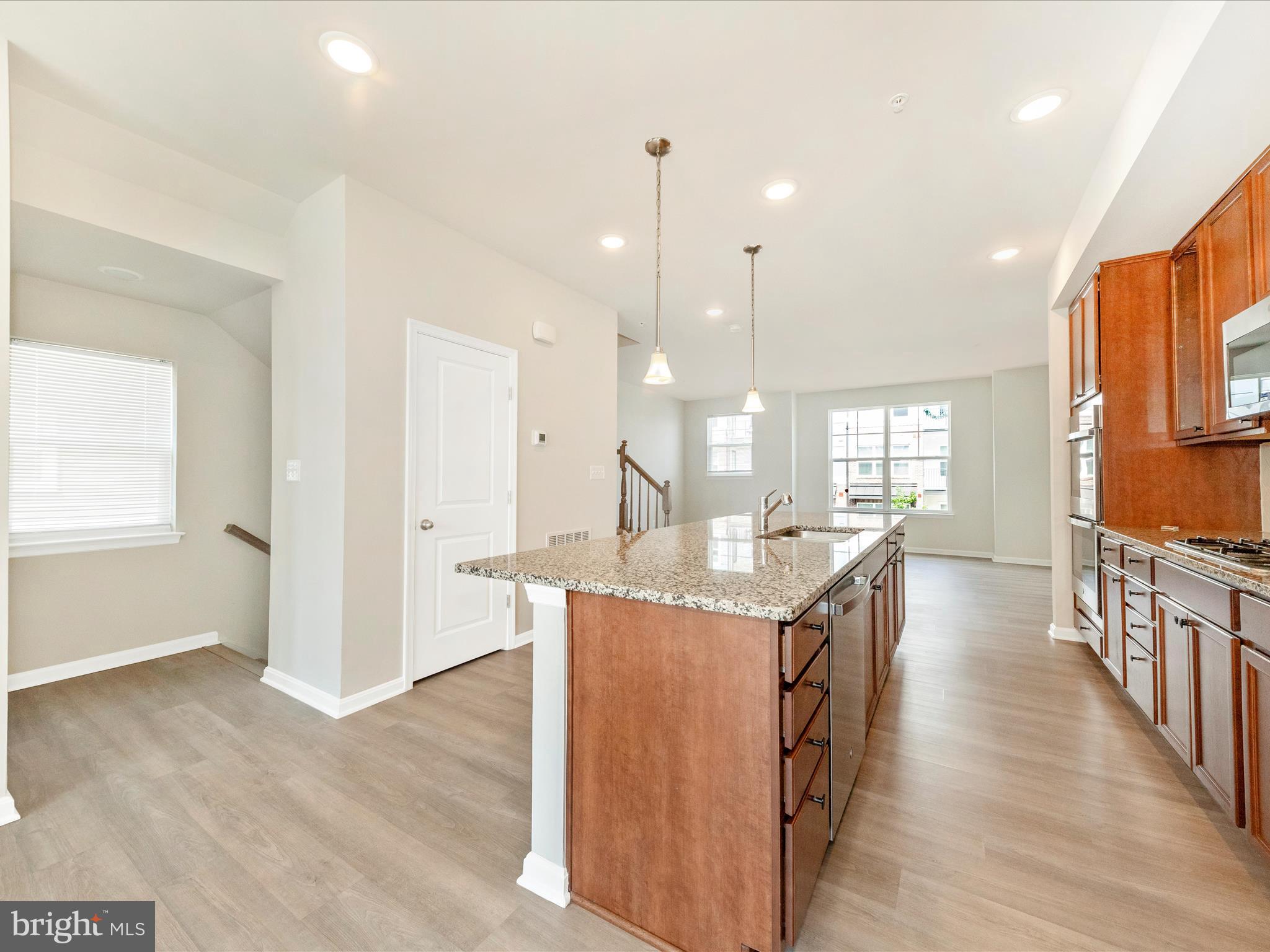 TOWNS AT MARKET COMMONS - Residential