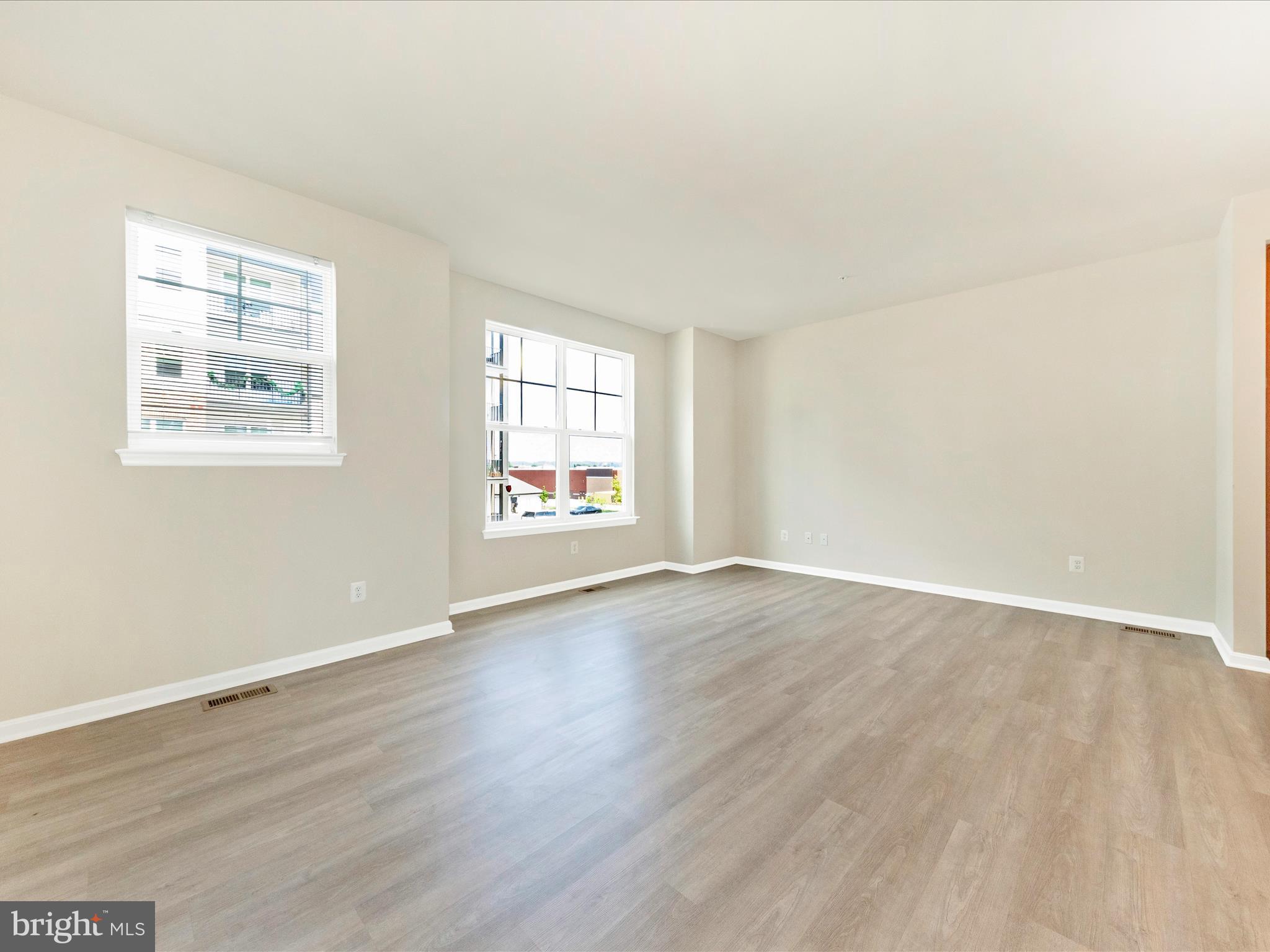 TOWNS AT MARKET COMMONS - Residential