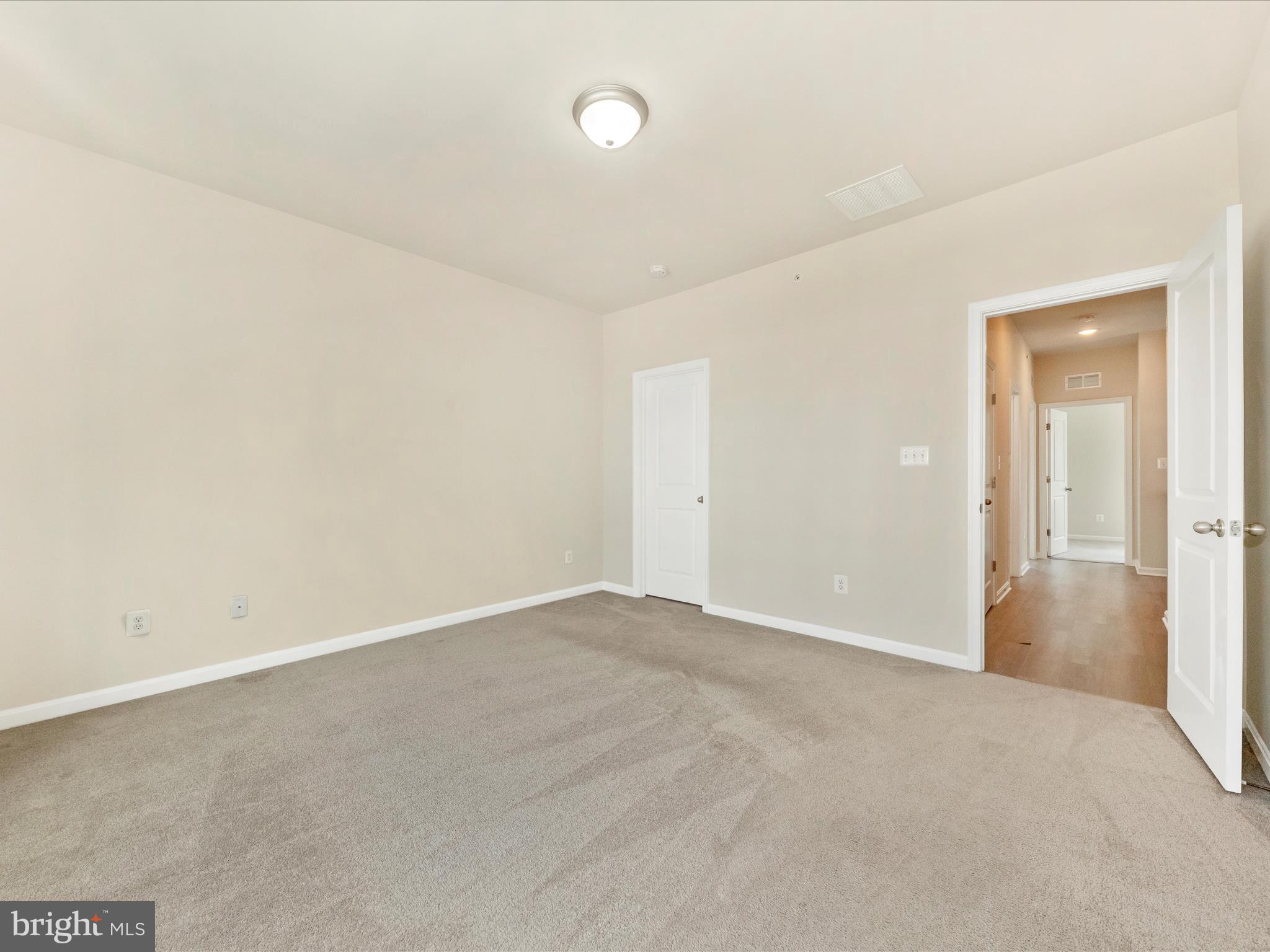 TOWNS AT MARKET COMMONS - Residential