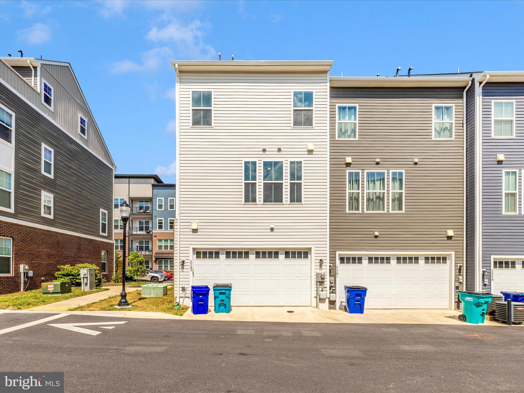 TOWNS AT MARKET COMMONS - Residential