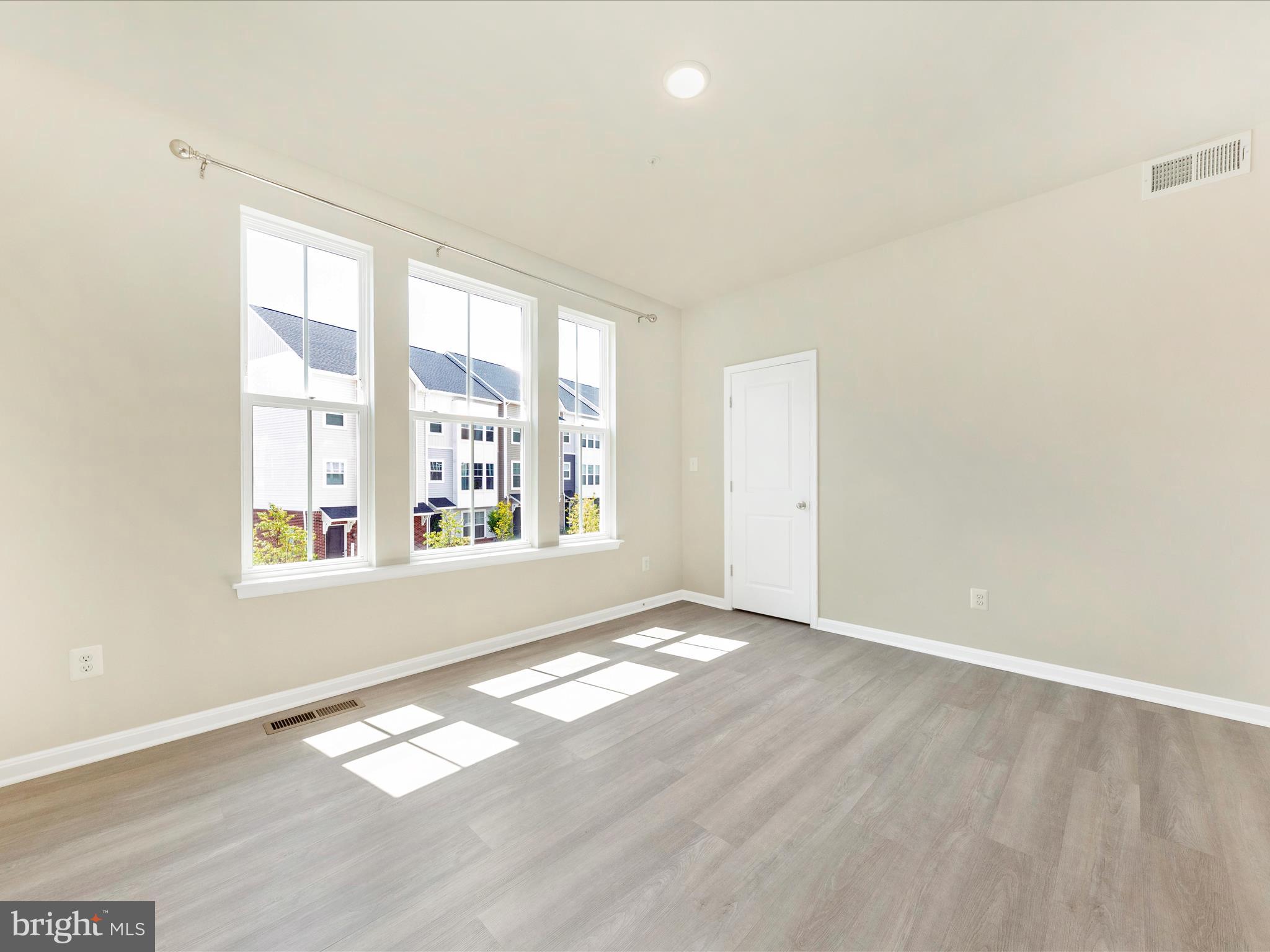 TOWNS AT MARKET COMMONS - Residential