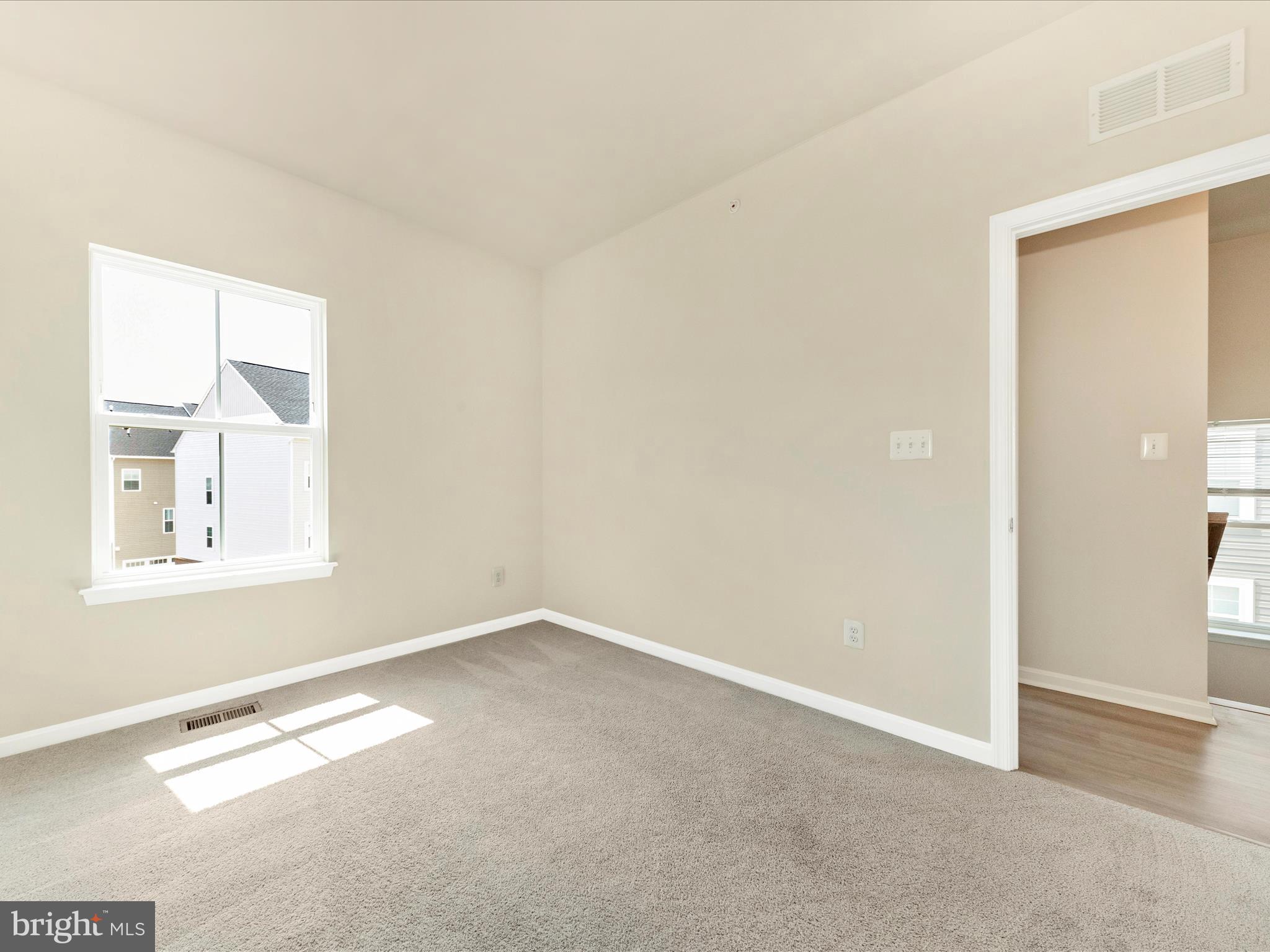 TOWNS AT MARKET COMMONS - Residential