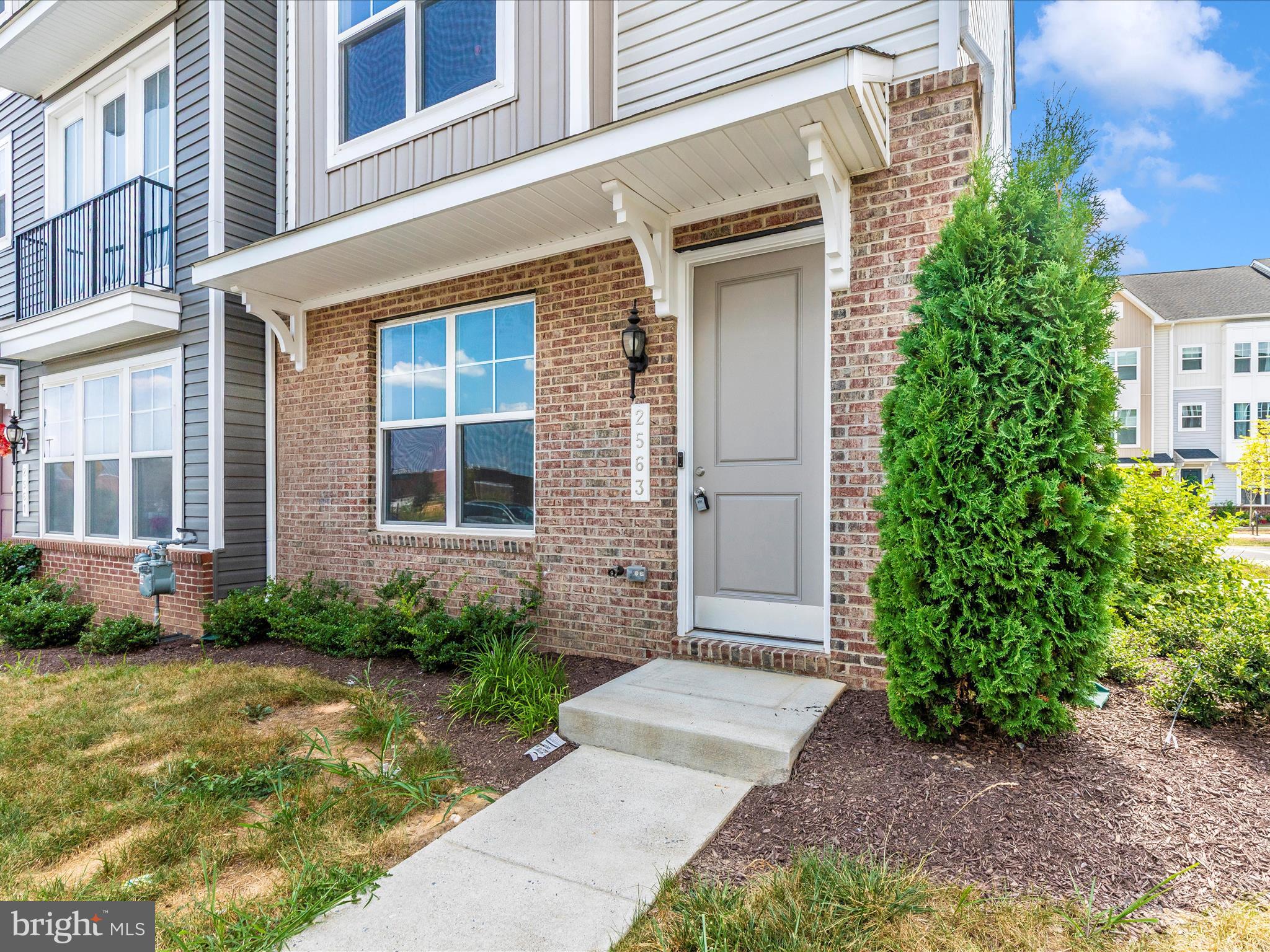 TOWNS AT MARKET COMMONS - Residential