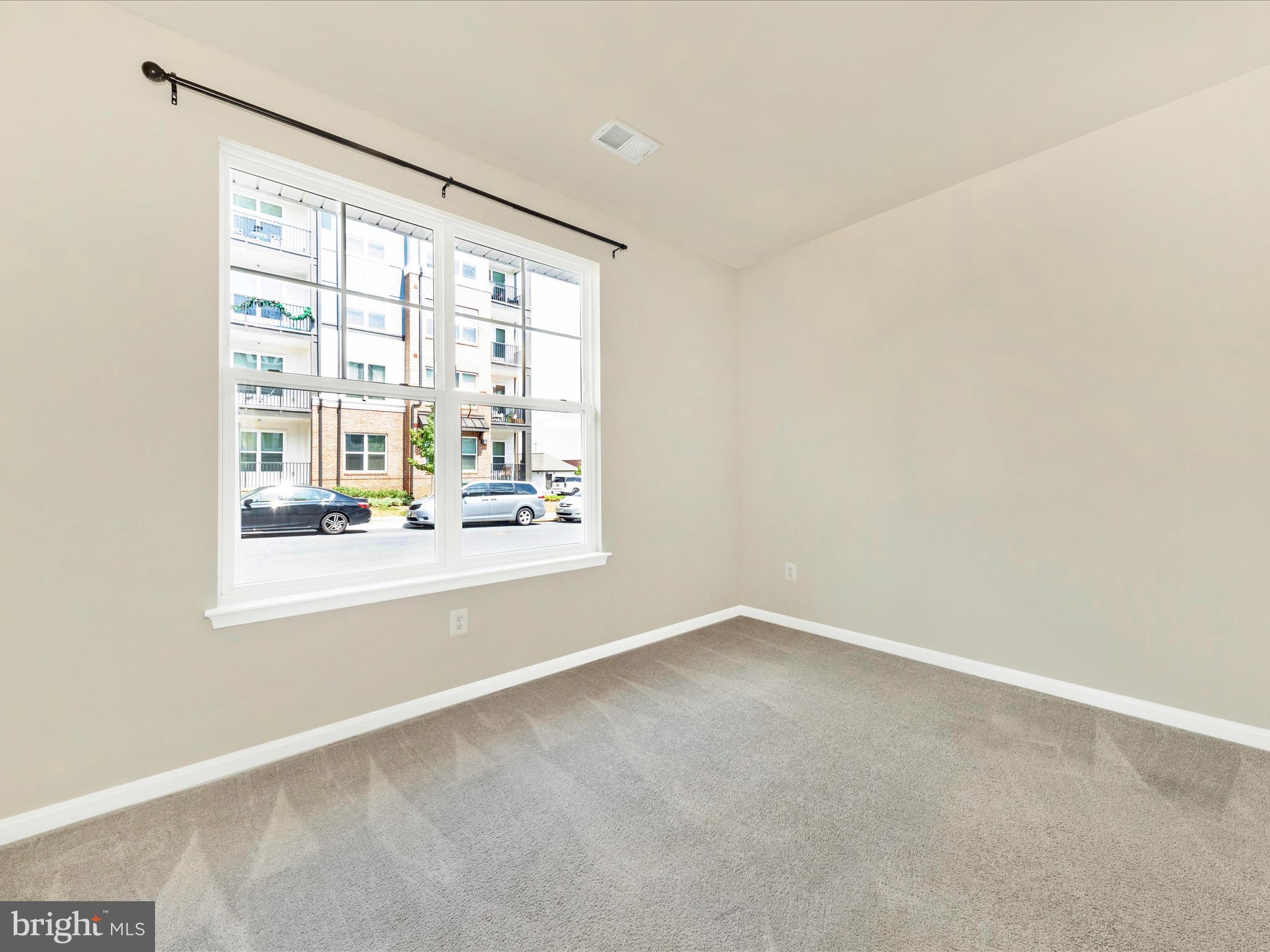 TOWNS AT MARKET COMMONS - Residential