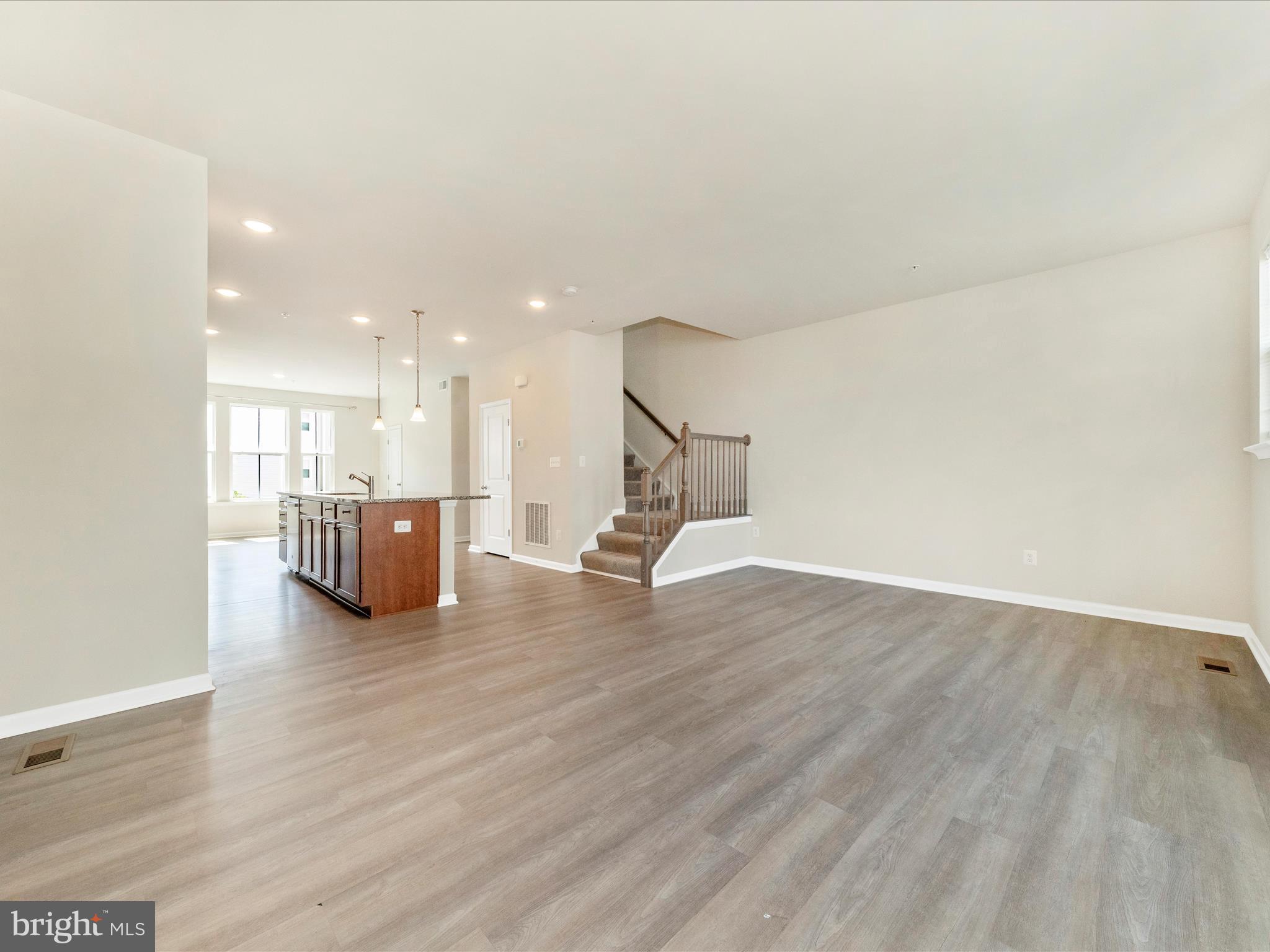 TOWNS AT MARKET COMMONS - Residential