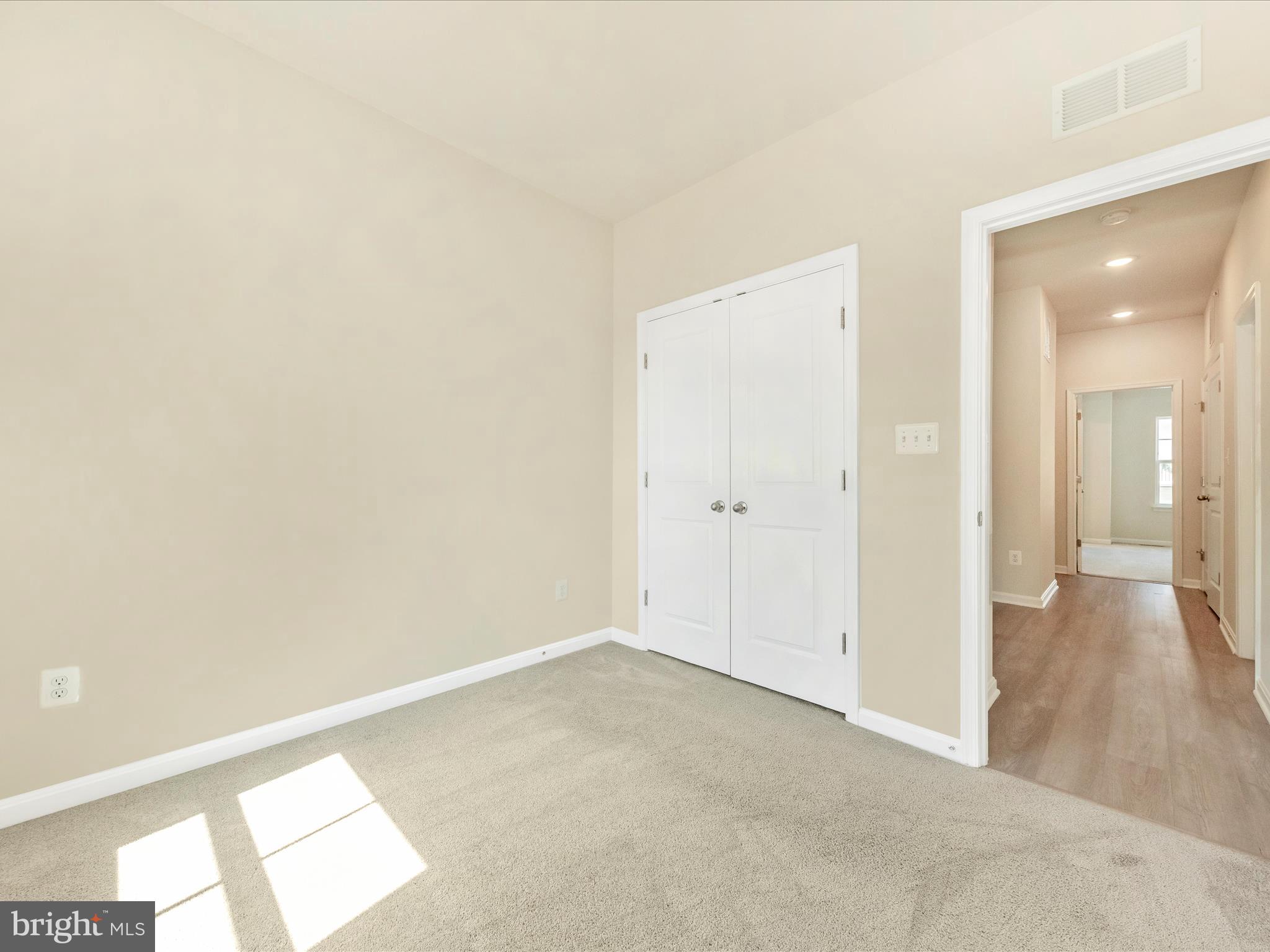 TOWNS AT MARKET COMMONS - Residential