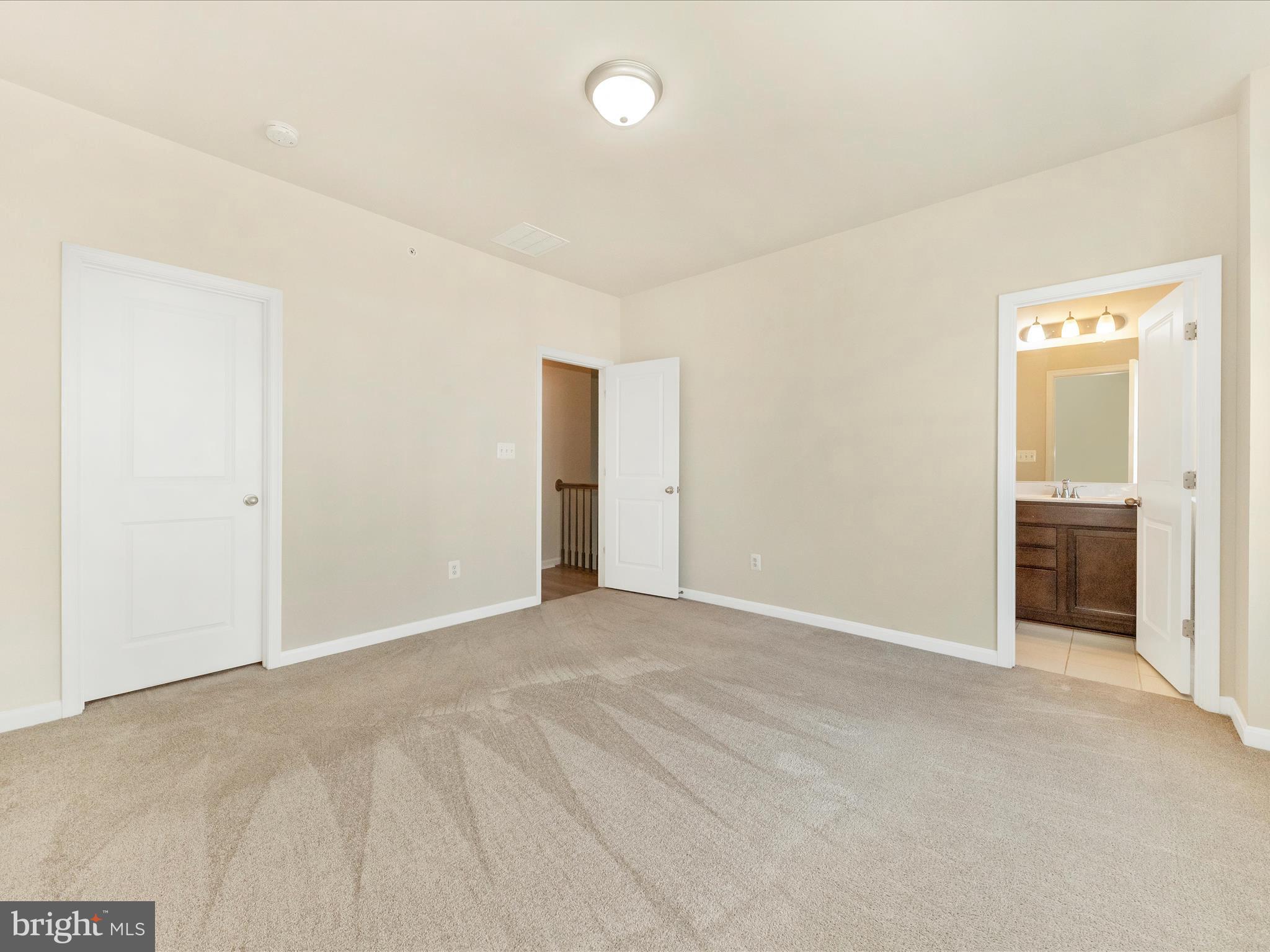 TOWNS AT MARKET COMMONS - Residential