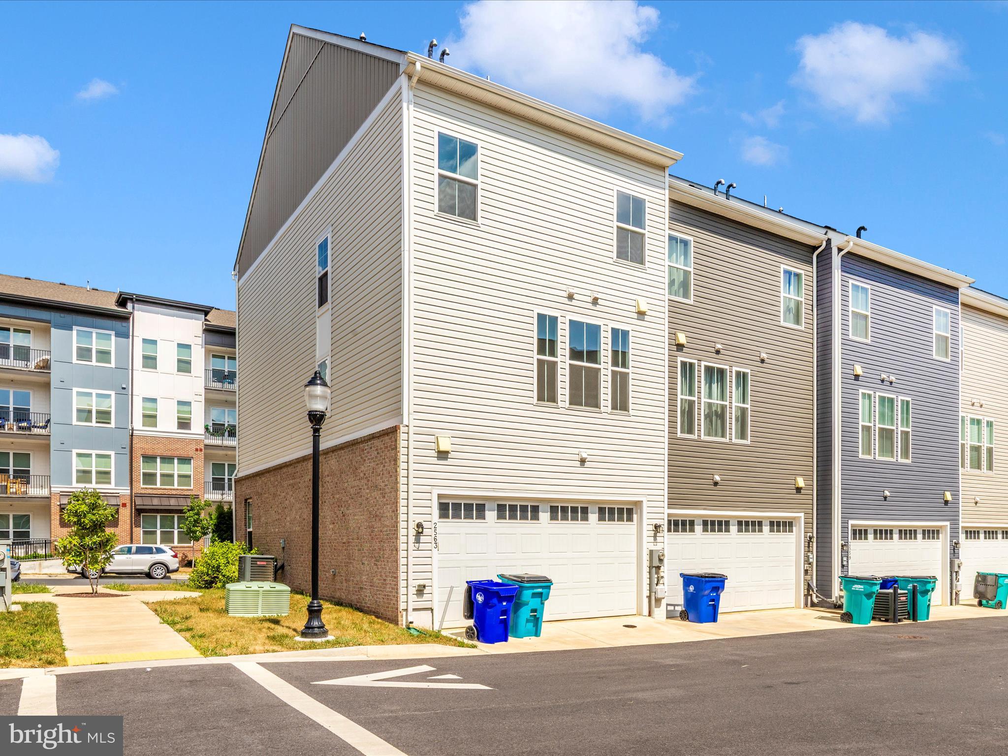 TOWNS AT MARKET COMMONS - Residential