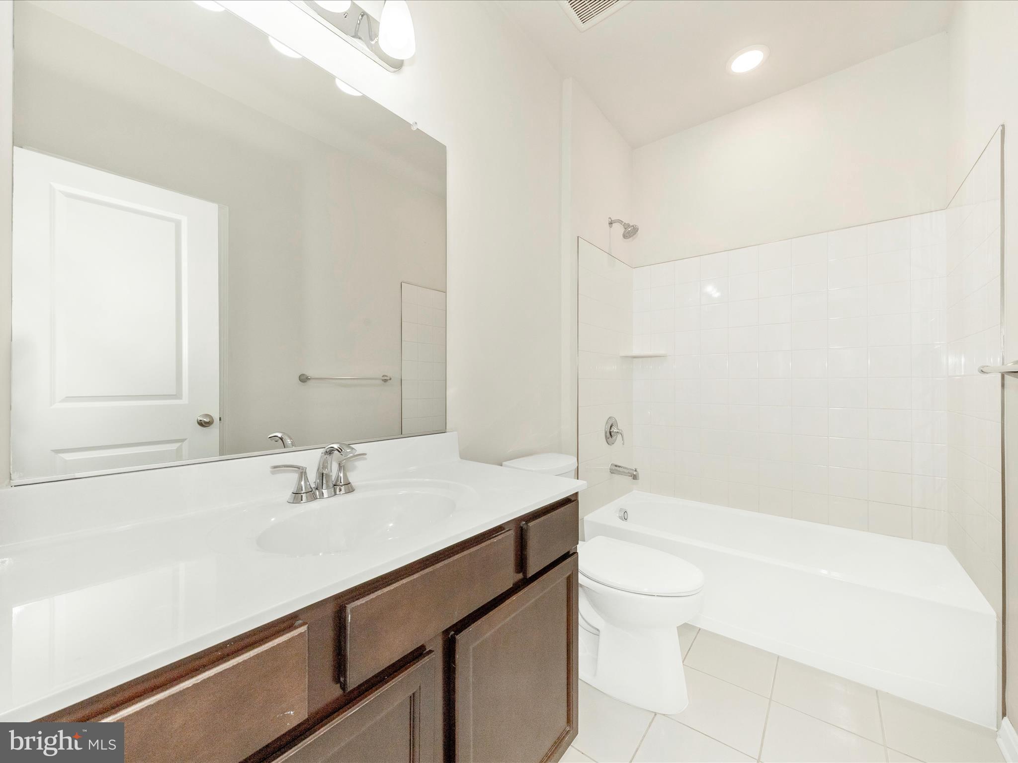 TOWNS AT MARKET COMMONS - Residential