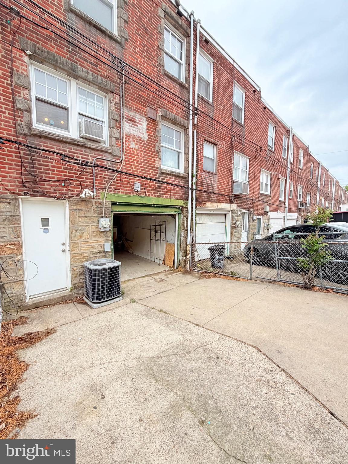LAWNCREST - Residential