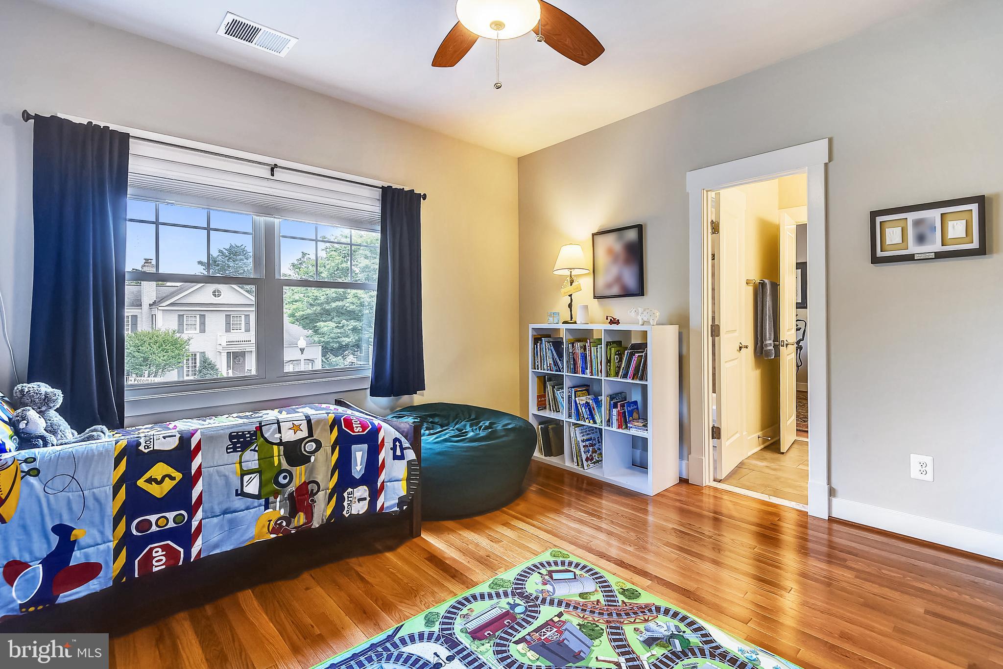 BERKSHIRE OAKWOOD - Residential