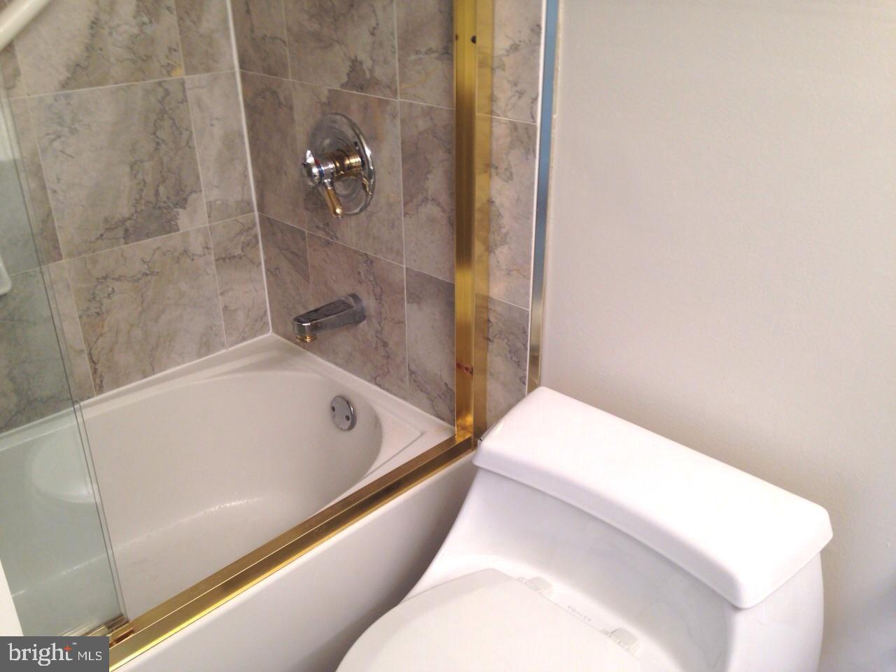 ROTONDA - Residential Lease