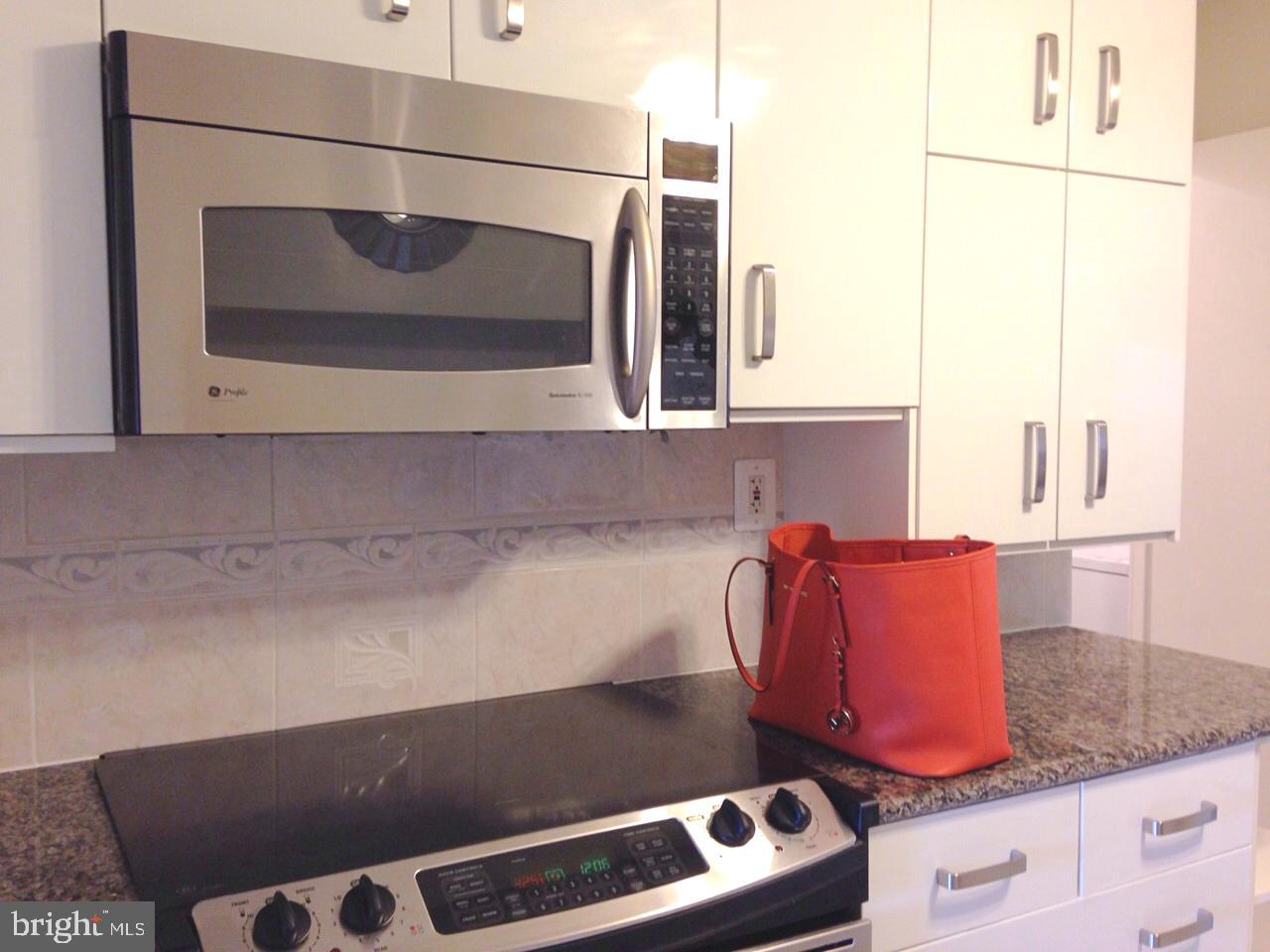 ROTONDA - Residential Lease