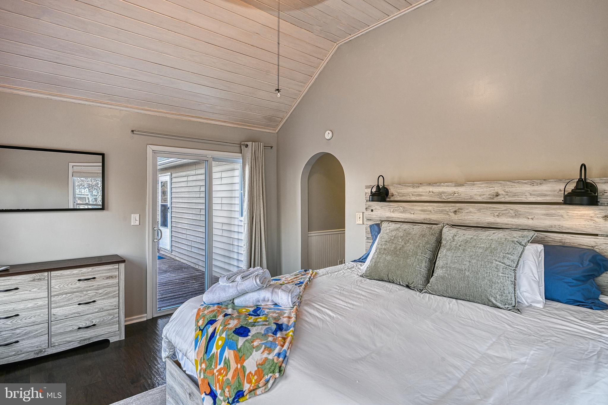 EDGEWOOD BAY - Residential