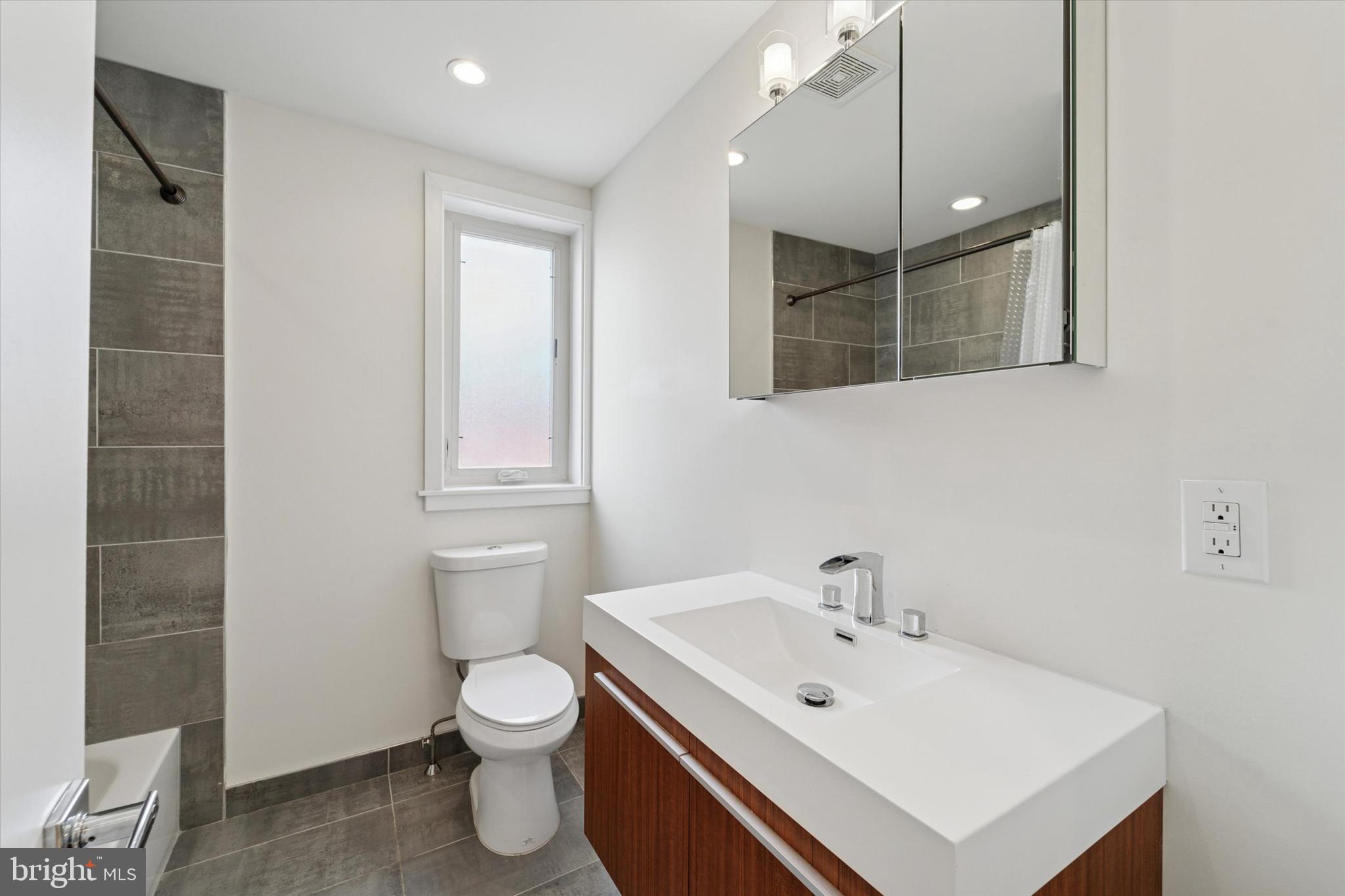 POINT BREEZE - Residential Lease