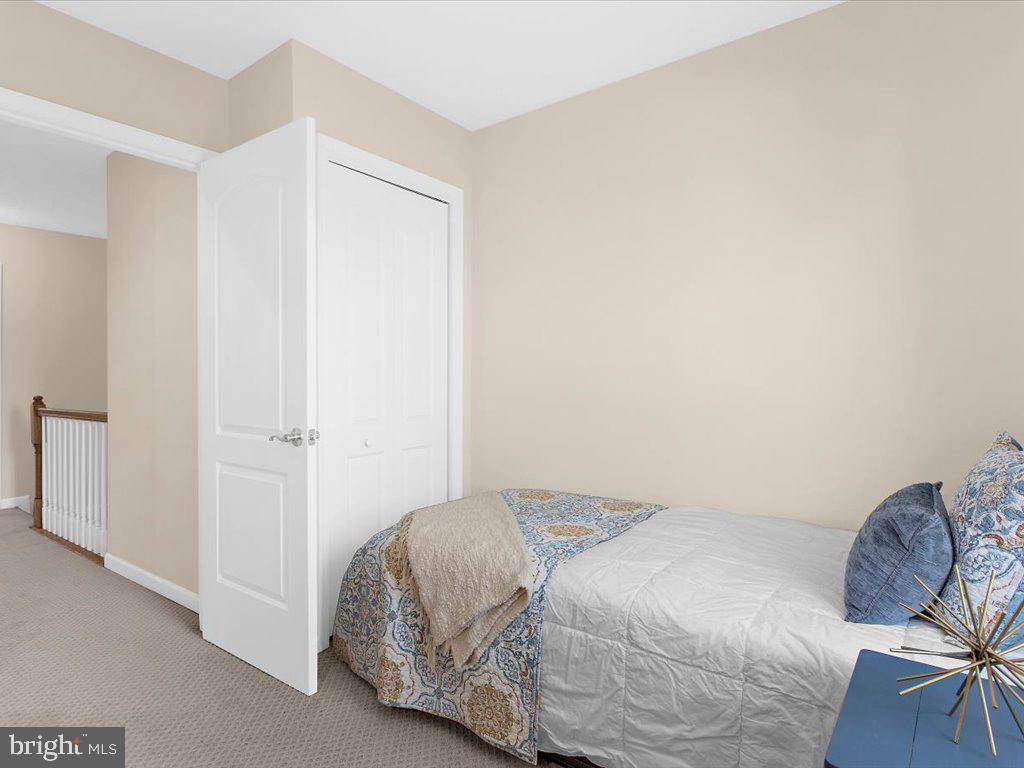 CREEKSIDE - Residential