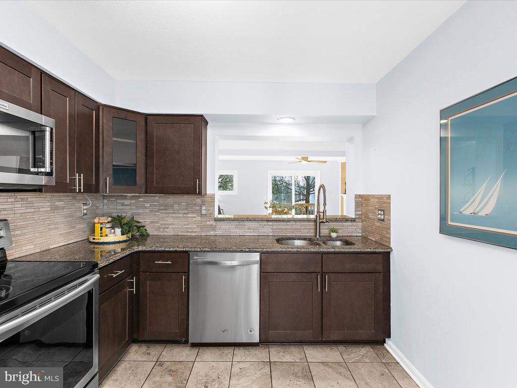 CREEKSIDE - Residential