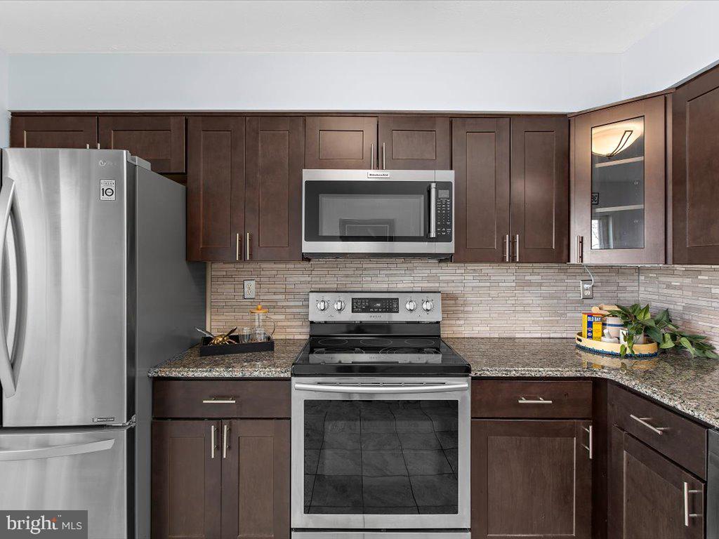 CREEKSIDE - Residential