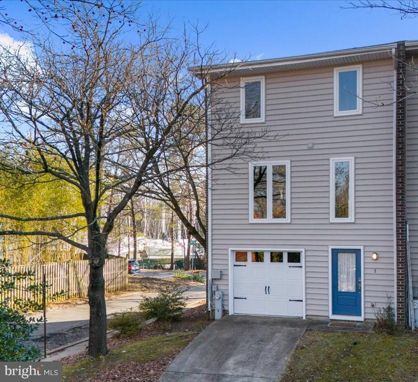 CREEKSIDE - Residential