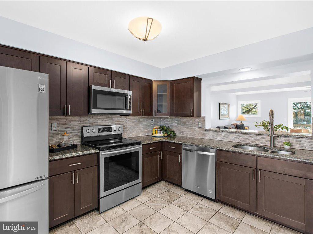 CREEKSIDE - Residential