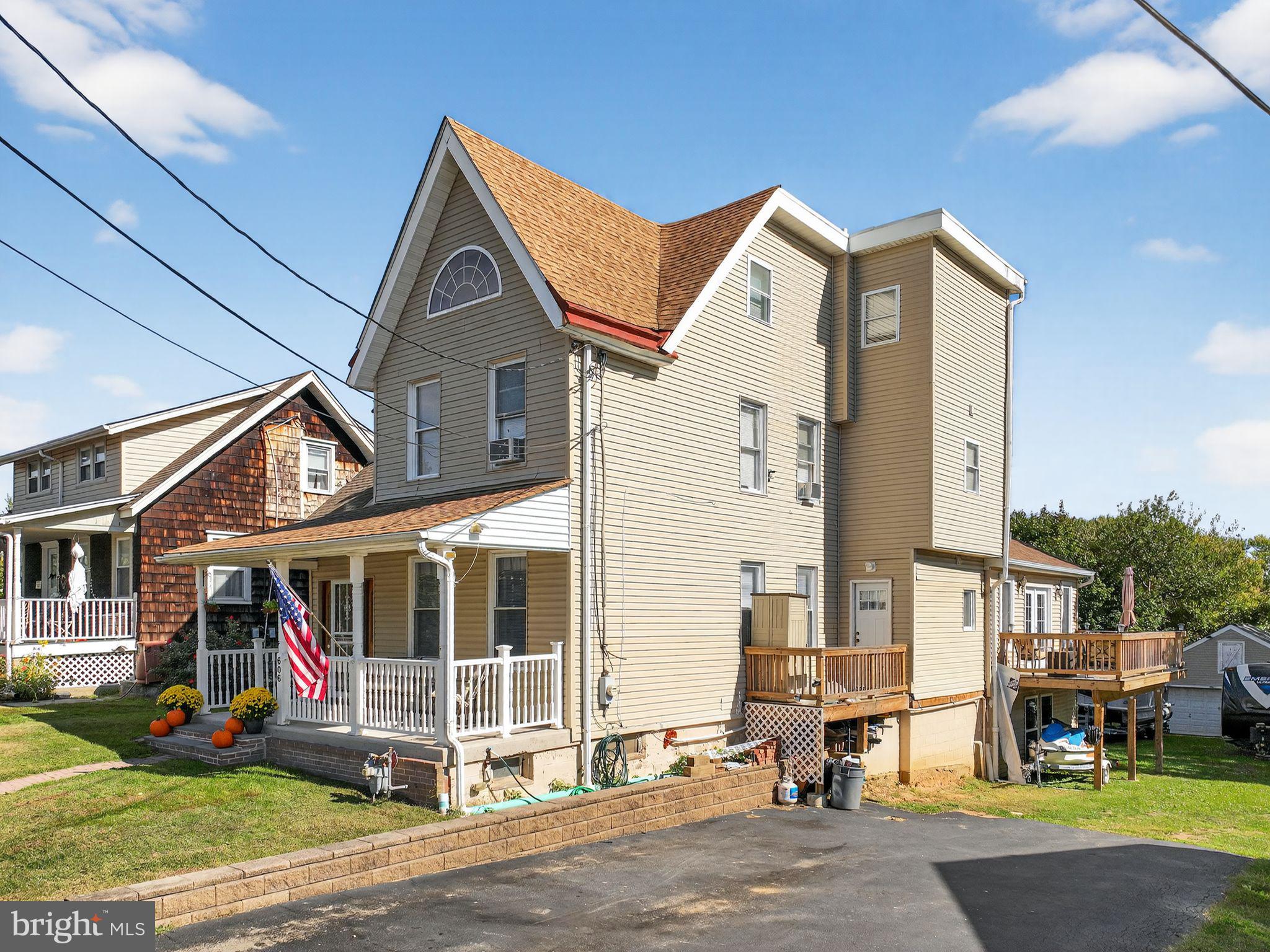 606 SENECA AVENUE