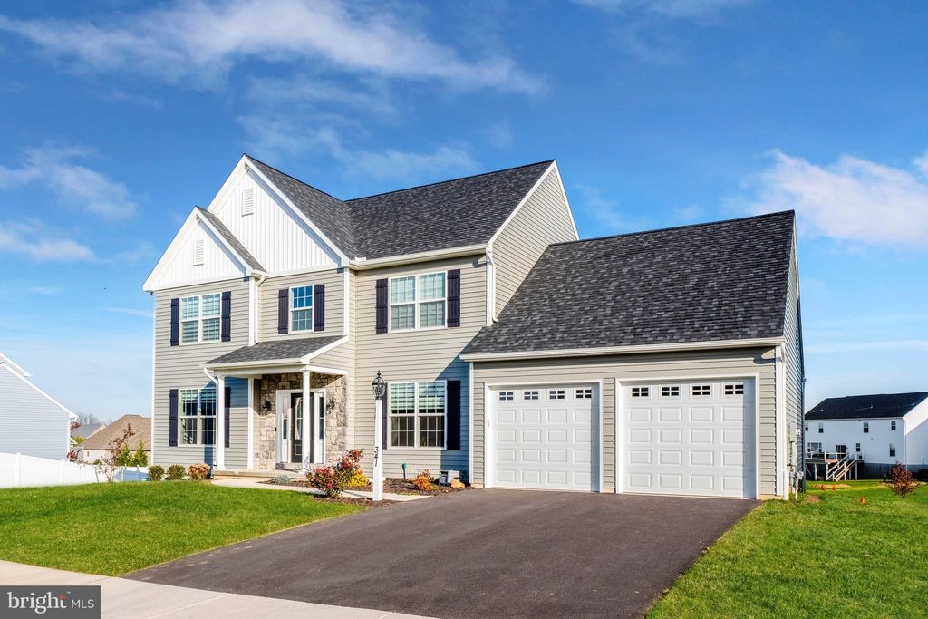 Photo of 408 Royal Hunt Way #76, Lititz, PA 17543 (MLS # PALA2058274)