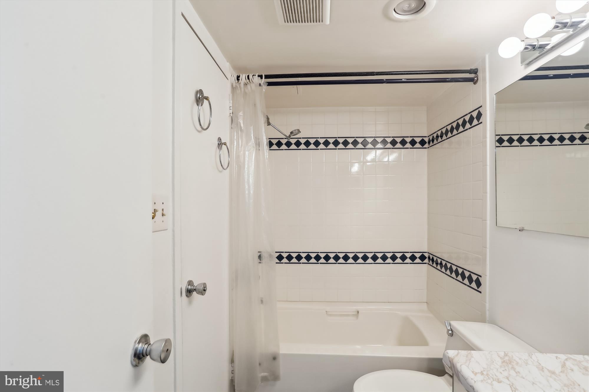 RIVIERA OF CHEVY CHASE - Residential